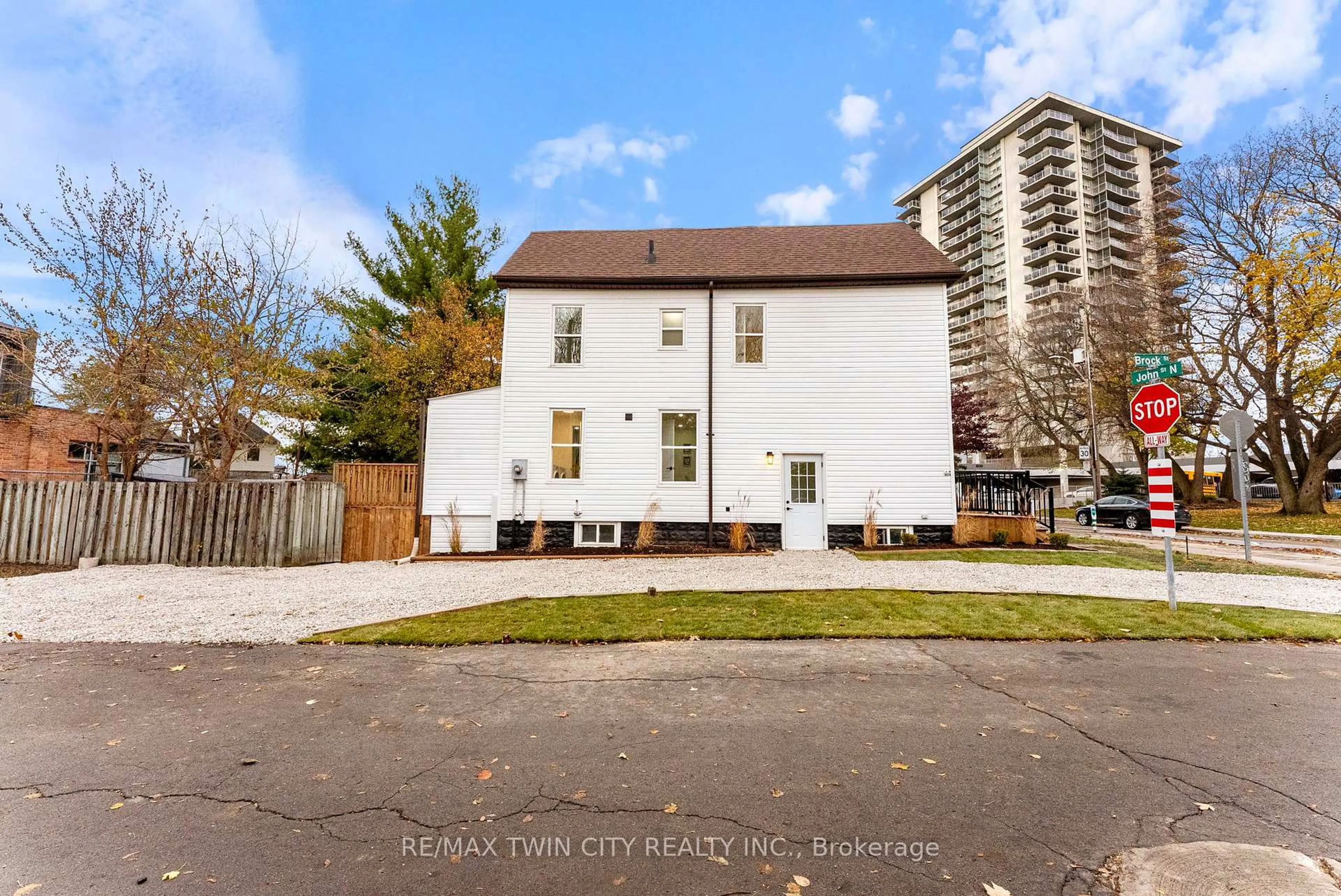 A pic from outside/outdoor area/front of a property/back of a property/a pic from drone, street for 581 John St, Hamilton Ontario L8L 4S2