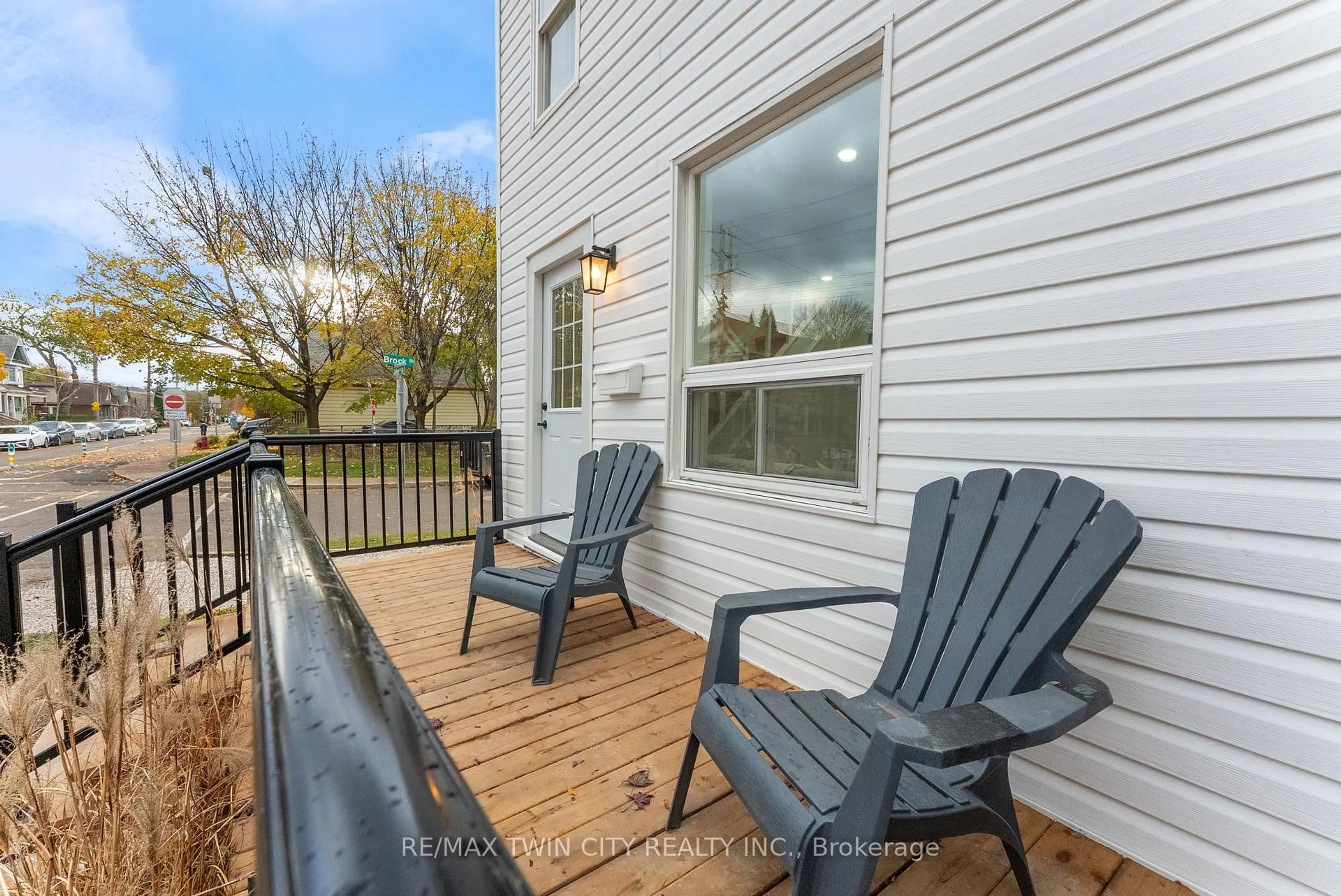 Patio, water/lake/river/ocean view for 581 John St, Hamilton Ontario L8L 4S2