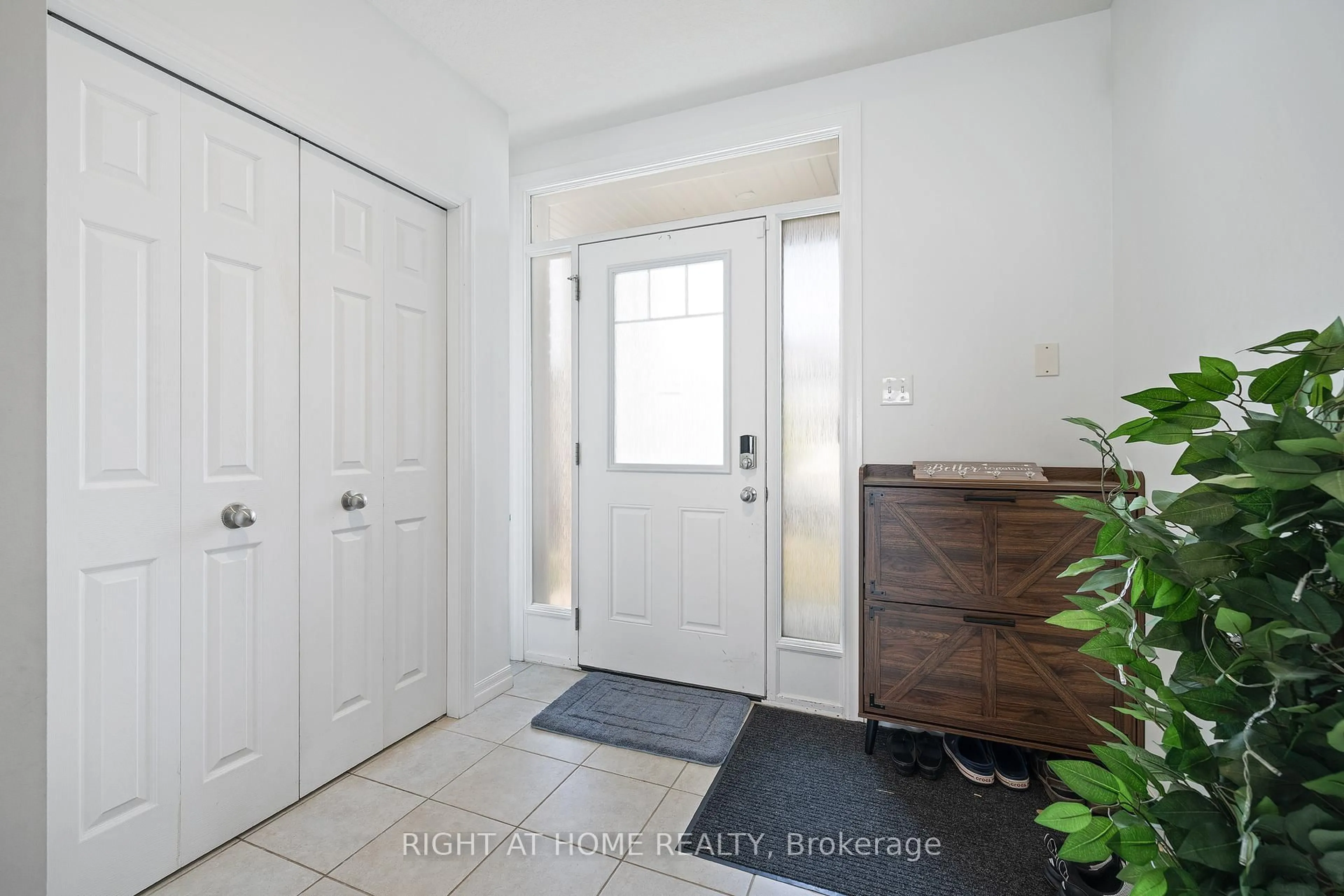 Indoor entryway for 139 FREURE Dr, Cambridge Ontario N1S 0A2
