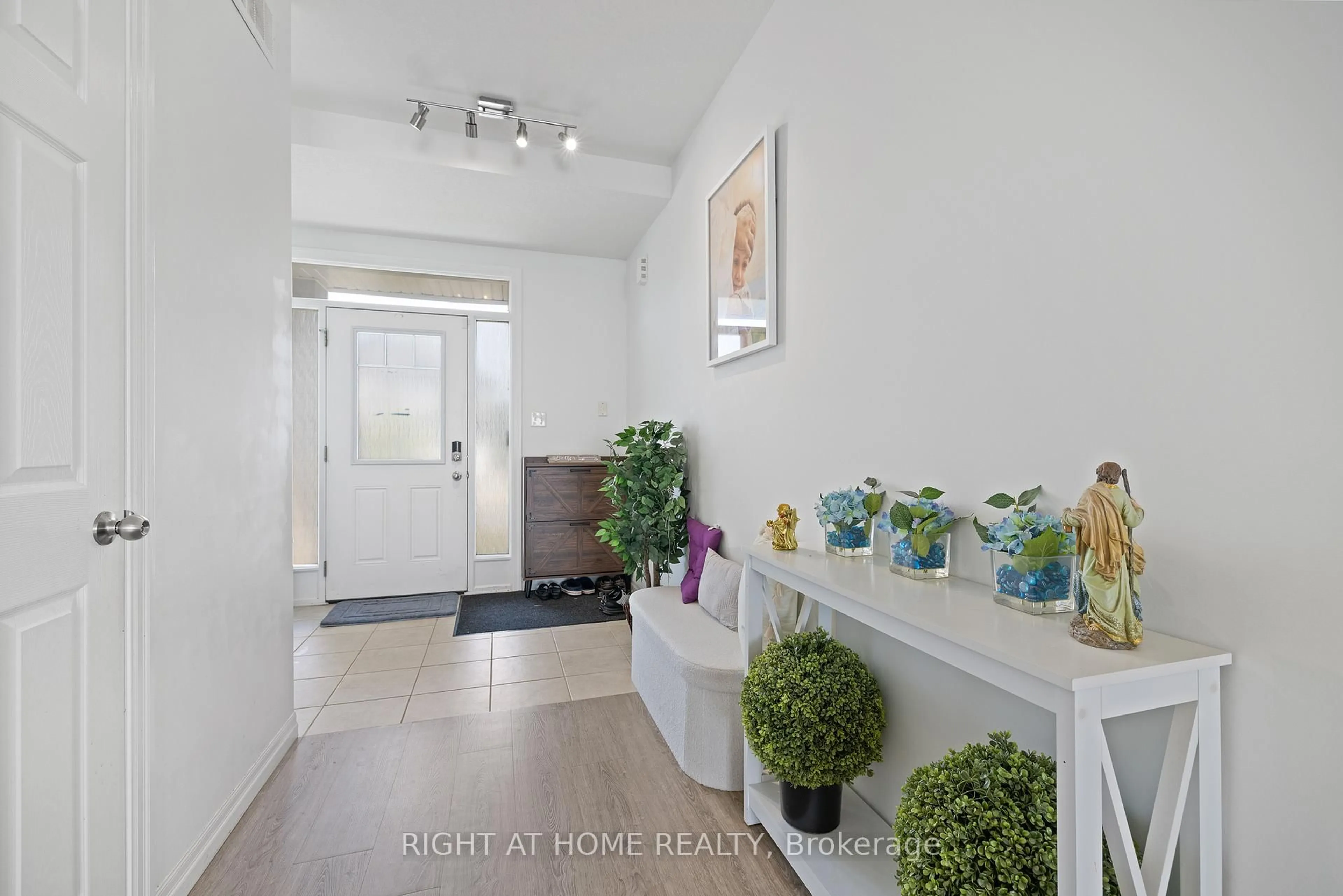 Indoor entryway for 139 FREURE Dr, Cambridge Ontario N1S 0A2