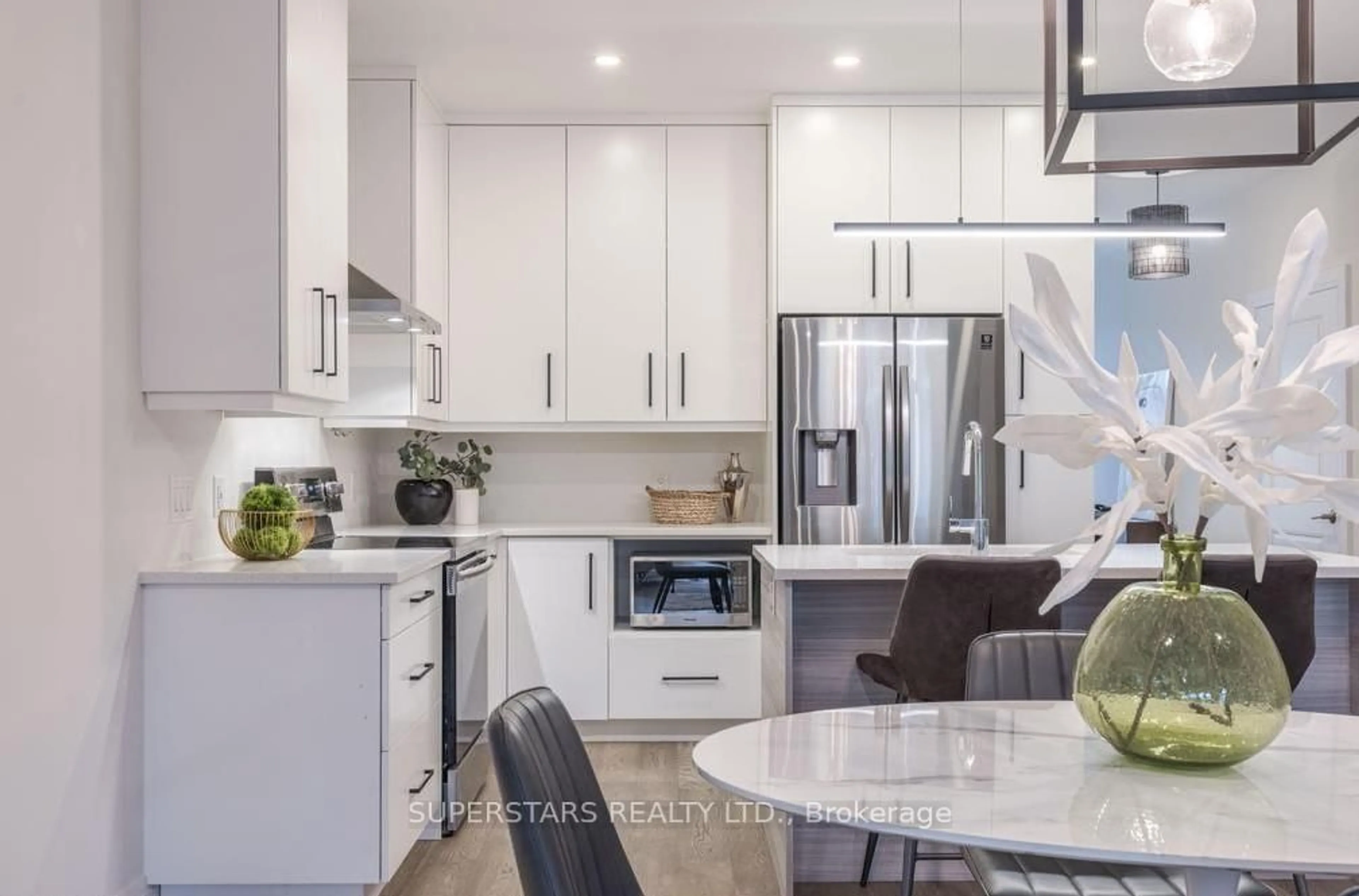 Contemporary kitchen, ceramic/tile floor for 8974 Willoughby Dr #16, Niagara Falls Ontario L2G 0Y7