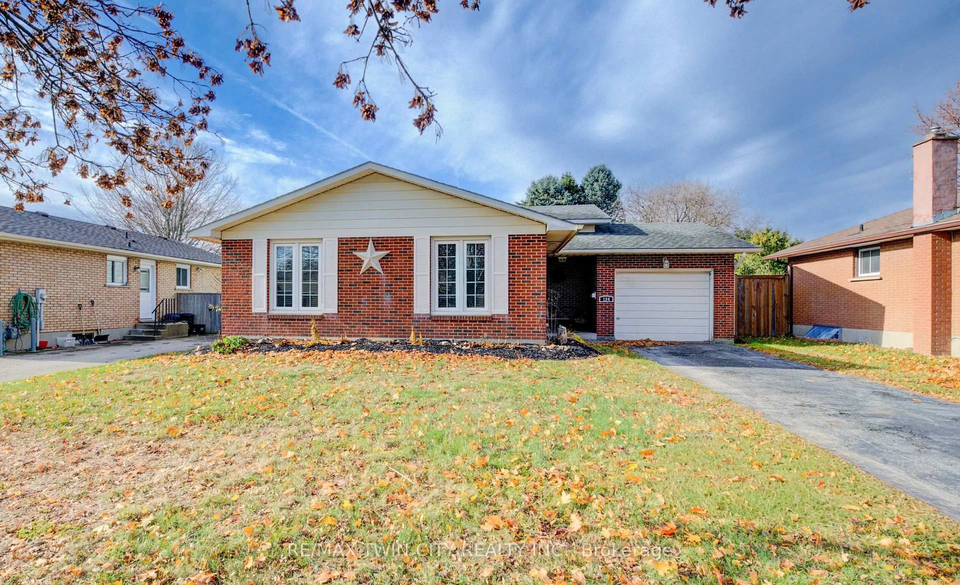 Home with brick exterior material, street for 124 OAK St, Norfolk Ontario N3Y 4S3