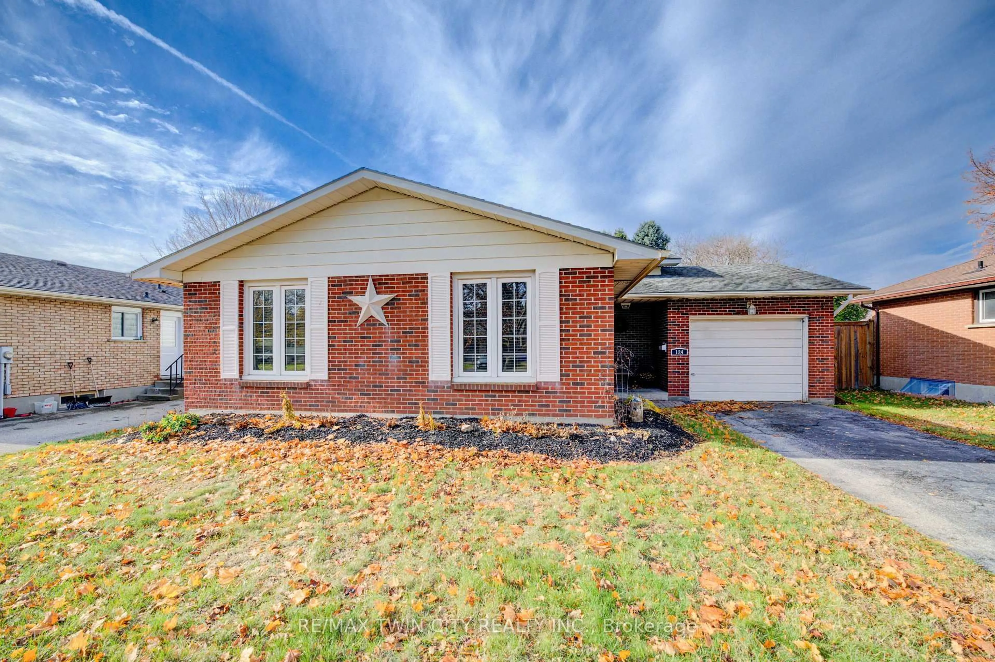 Home with brick exterior material, street for 124 OAK St, Norfolk Ontario N3Y 4S3