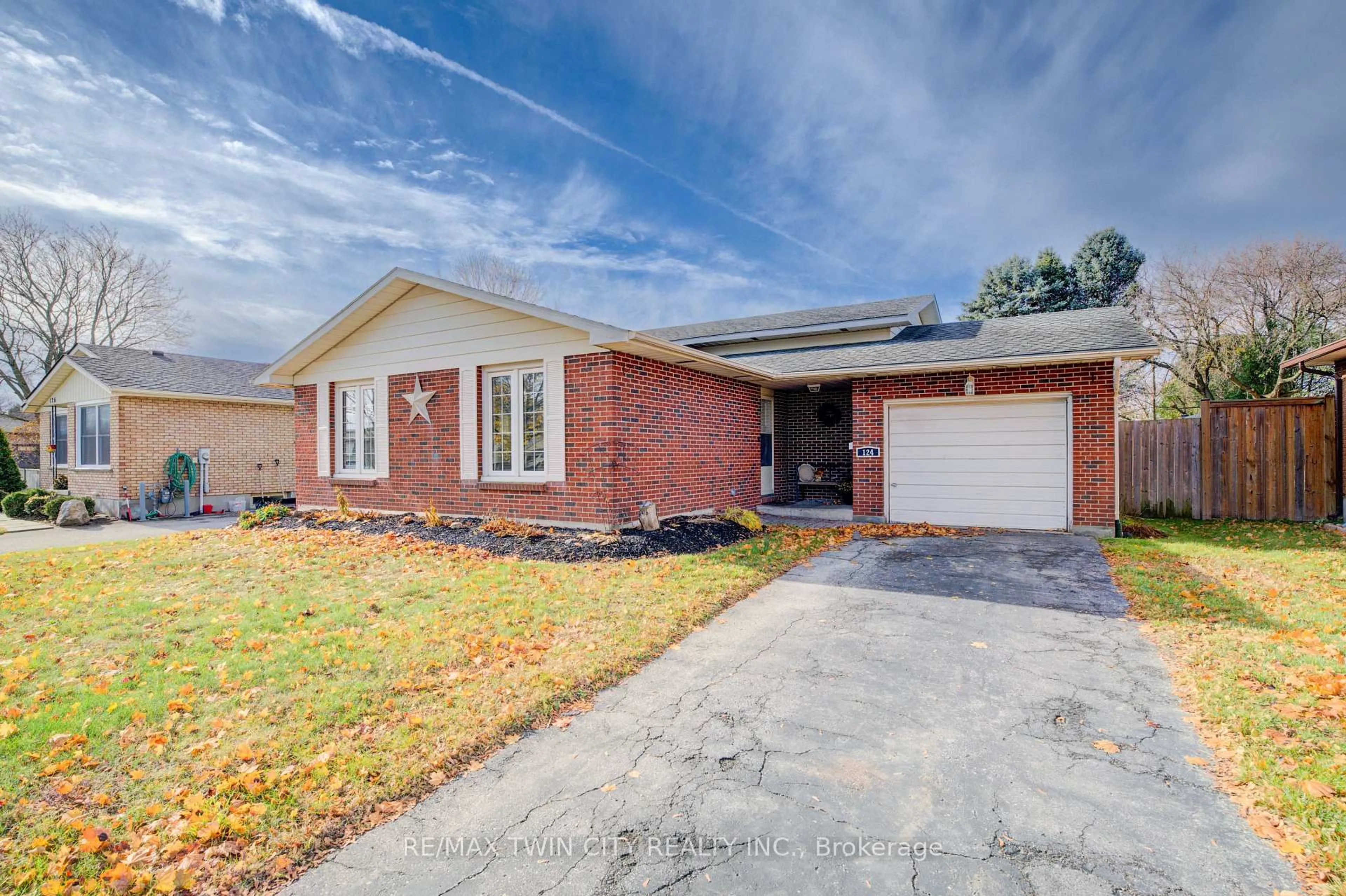 Home with brick exterior material, street for 124 OAK St, Norfolk Ontario N3Y 4S3