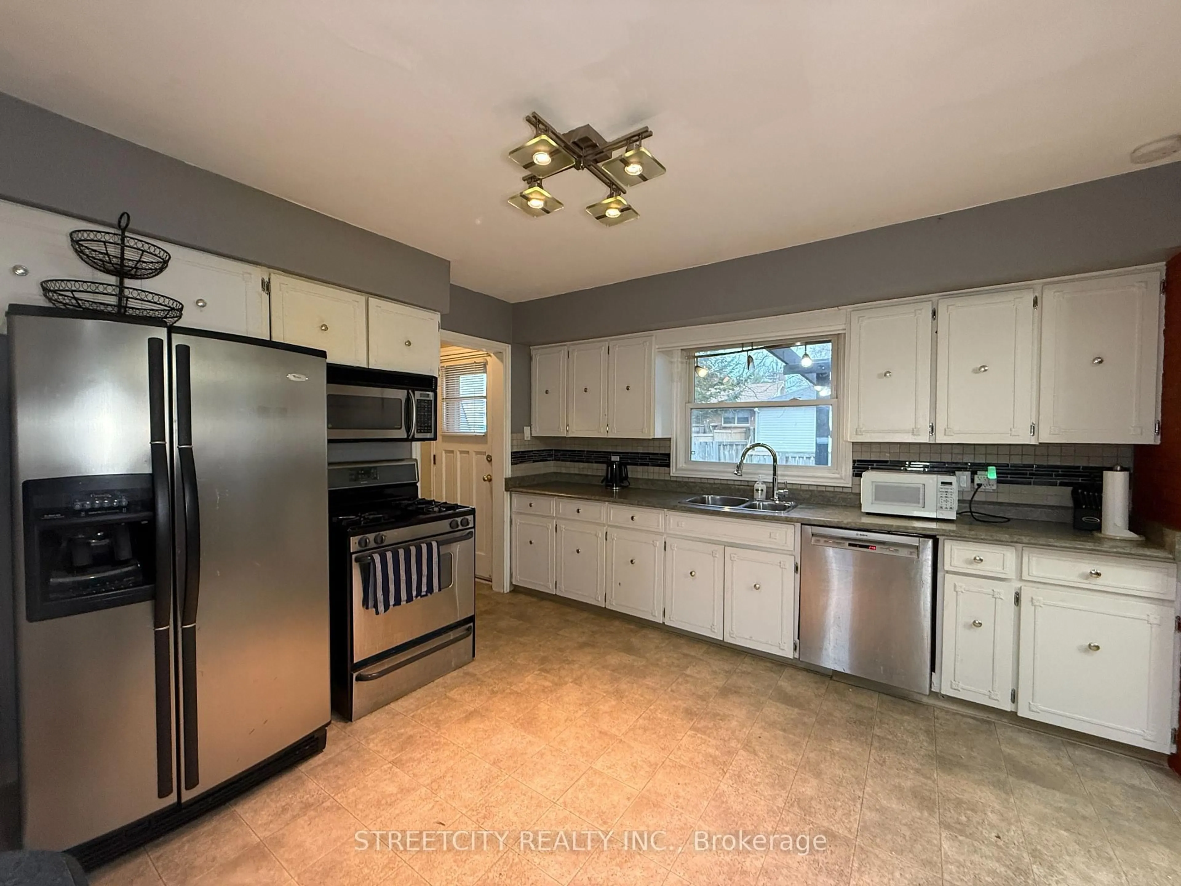 Unknown for 1508 Len Ave, Sarnia Ontario N7S 3N1