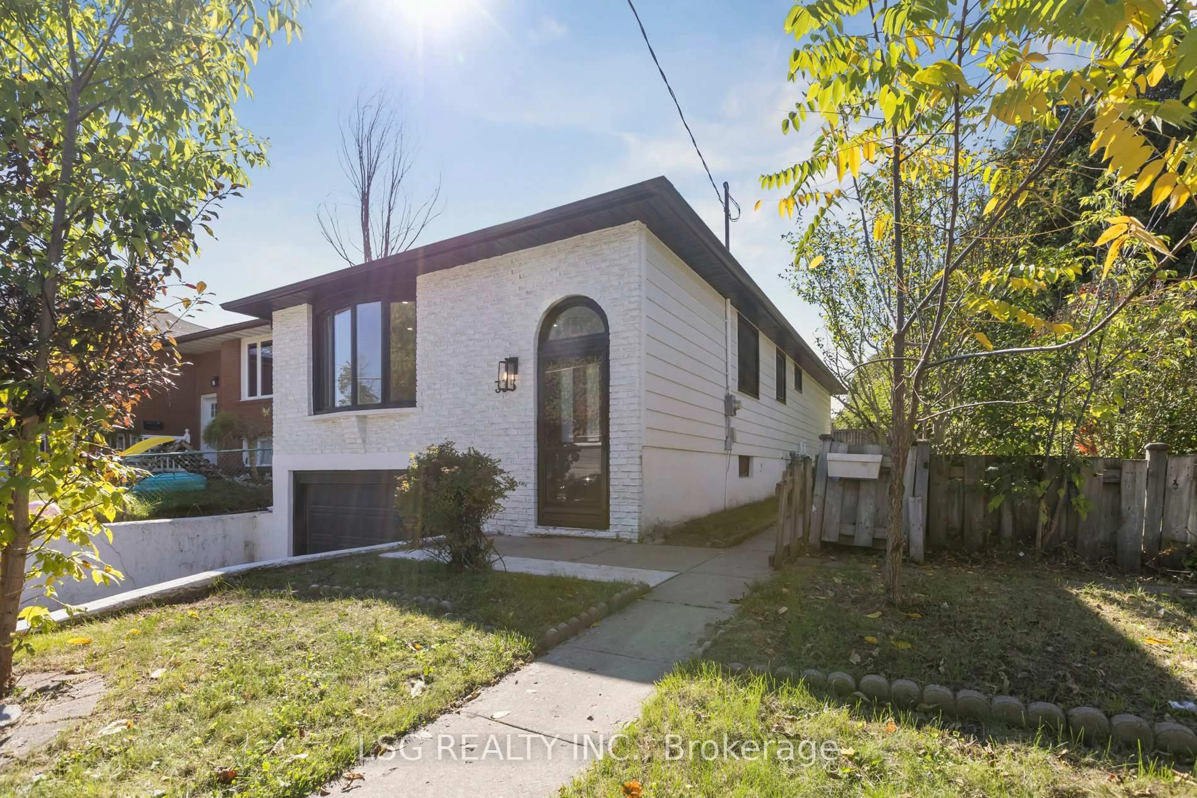 Home with brick exterior material, street for 335 Belmont Ave West Ave, Kitchener Ontario N2M 1M7
