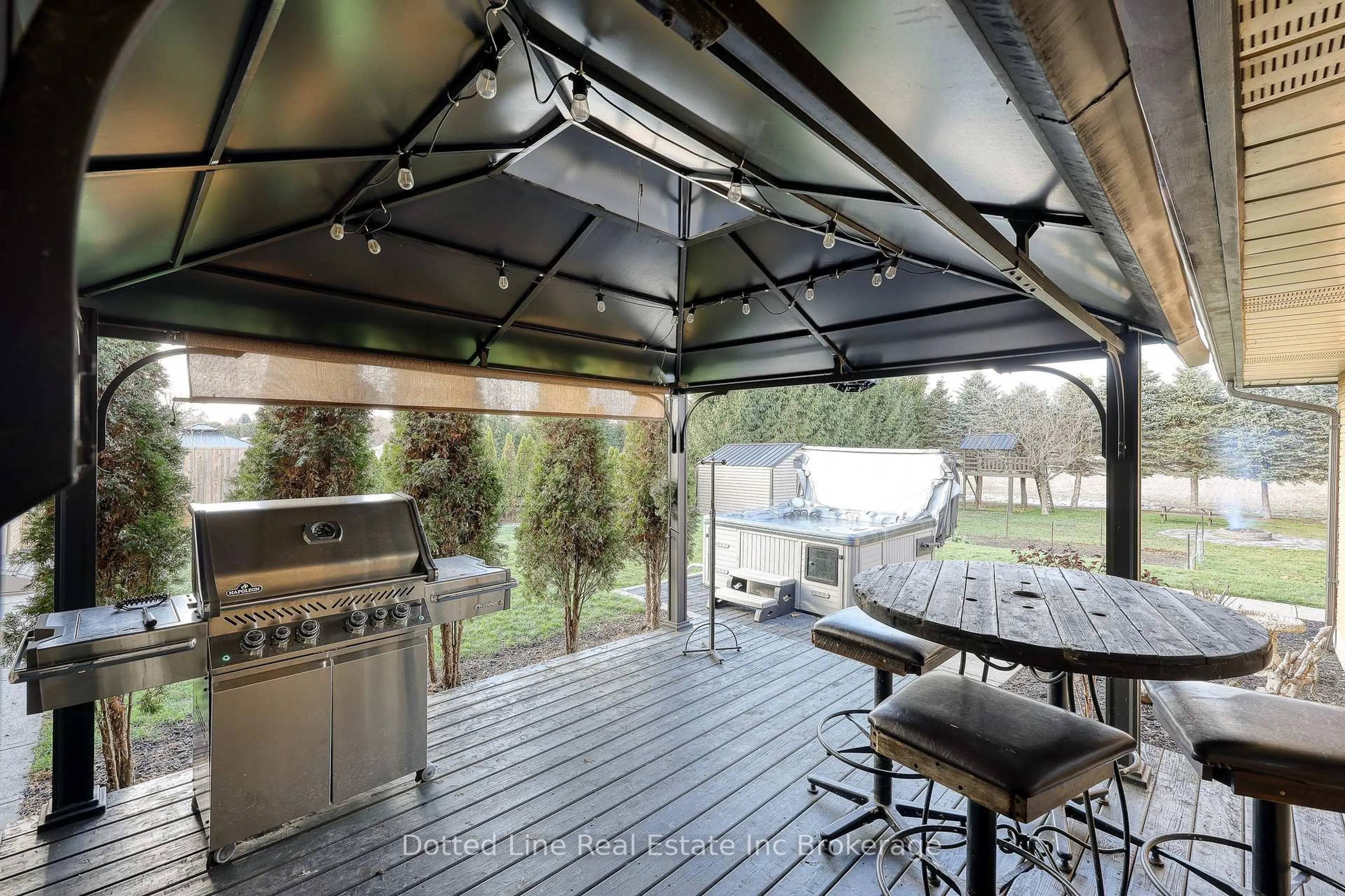 Patio, street for 34 Albert St, Norfolk Ontario N0E 1G0