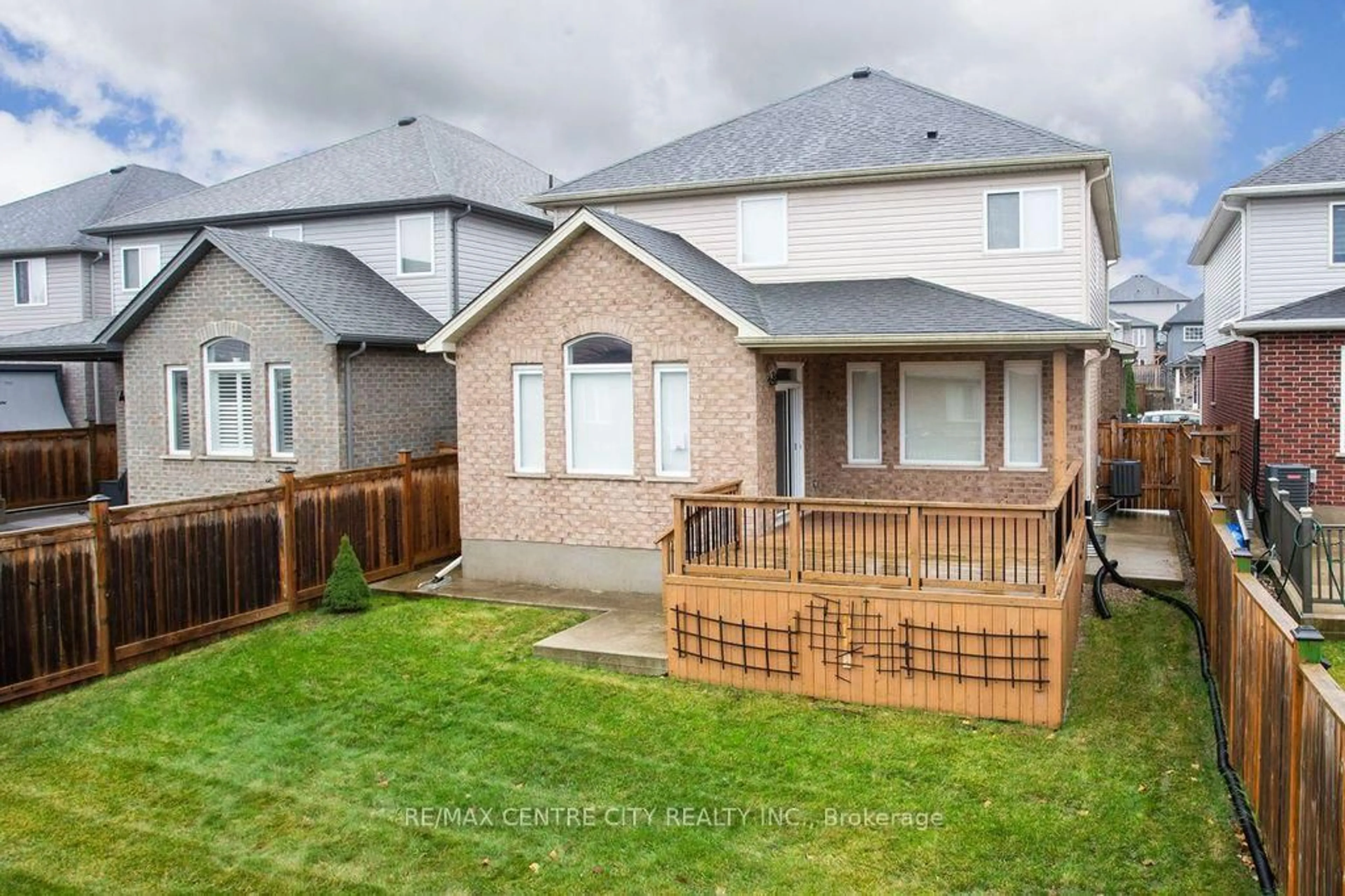 A pic from outside/outdoor area/front of a property/back of a property/a pic from drone, street for 2503 Leeds Crossing, London South Ontario N6M 0E6