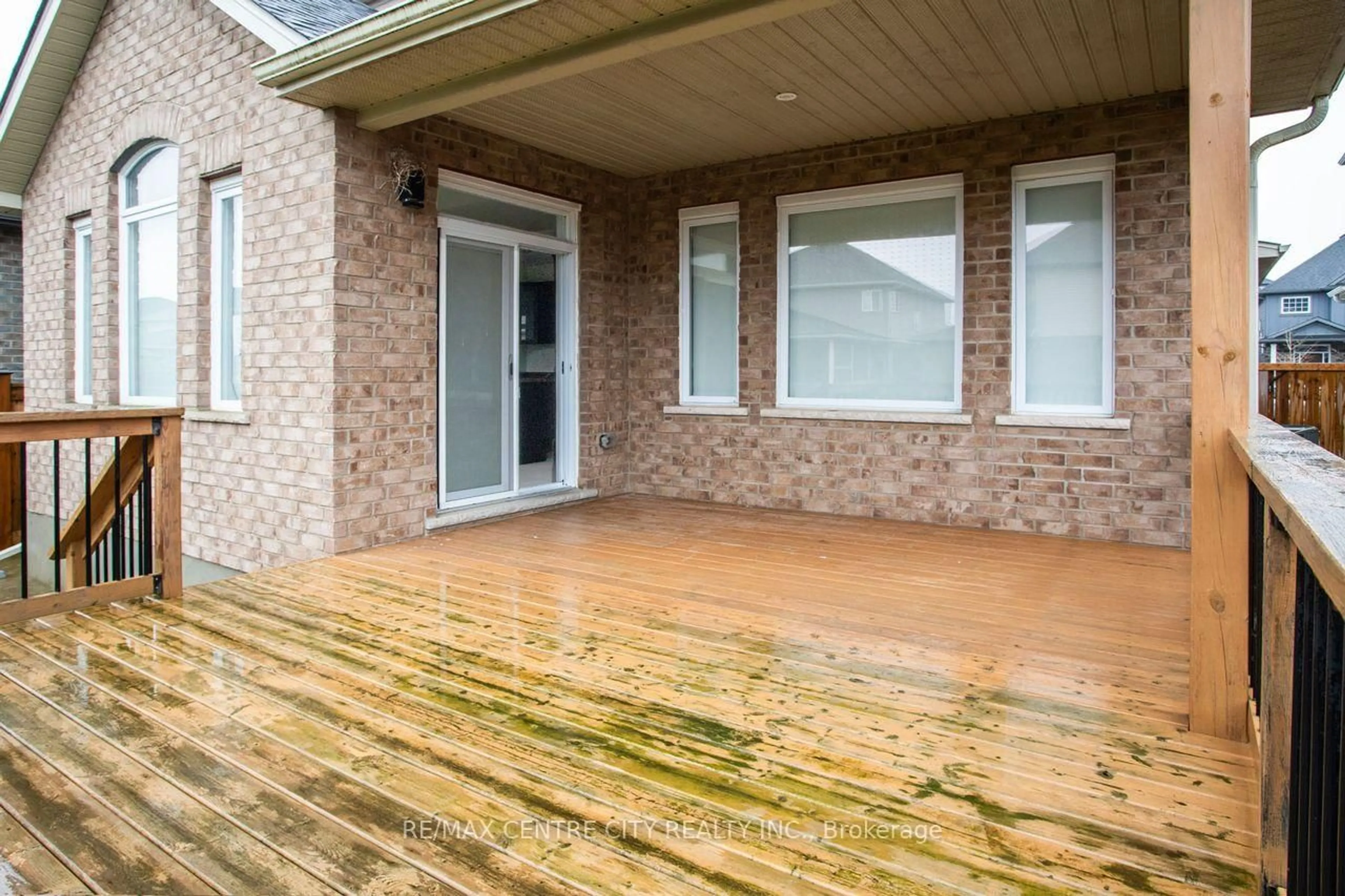 Unknown for 2503 Leeds Crossing, London South Ontario N6M 0E6