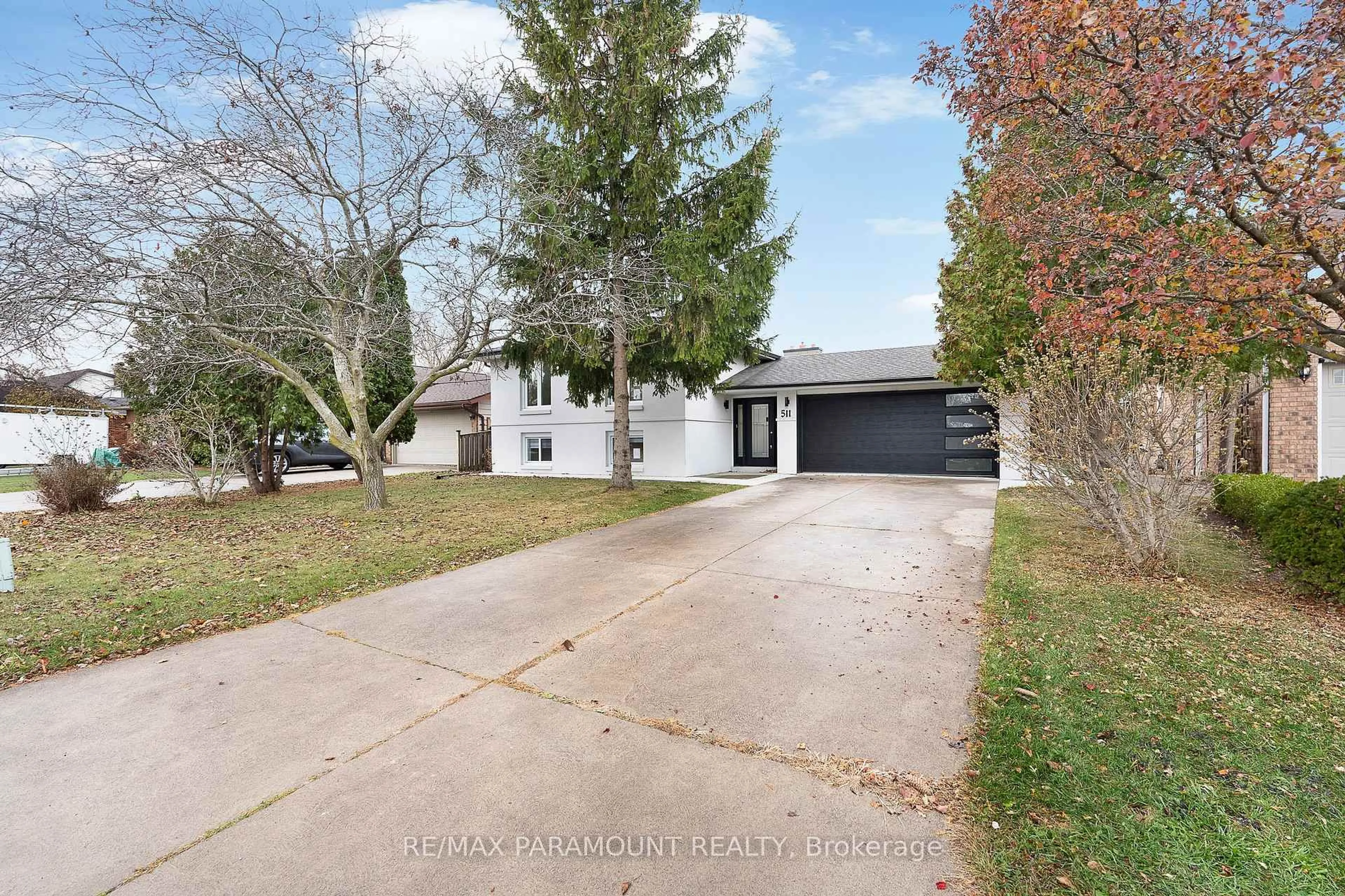 A pic from outside/outdoor area/front of a property/back of a property/a pic from drone, street for 511 Gauthier Dr, Tecumseh Ontario N8N 3K8