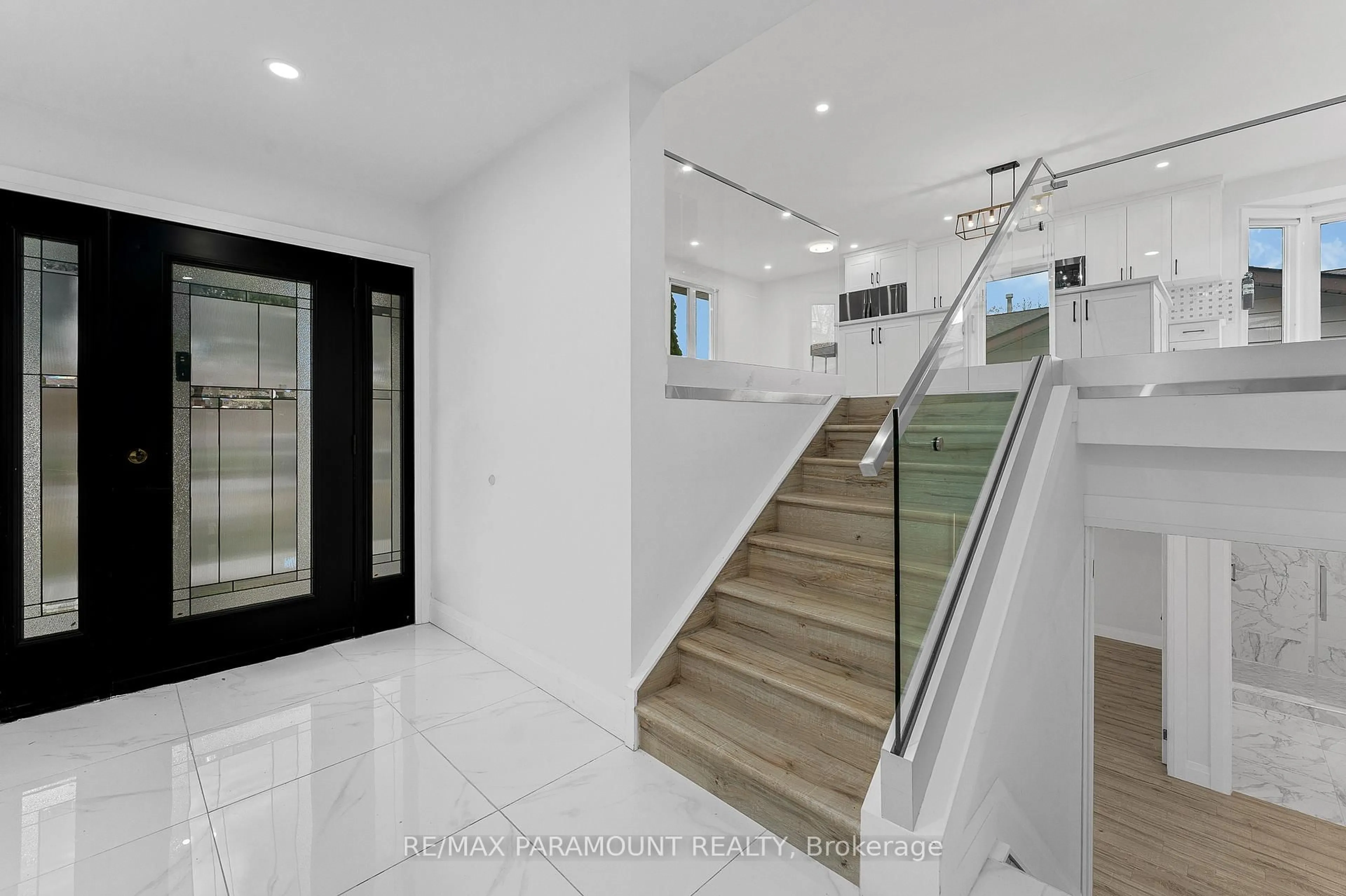 Stairs for 511 Gauthier Dr, Tecumseh Ontario N8N 3K8