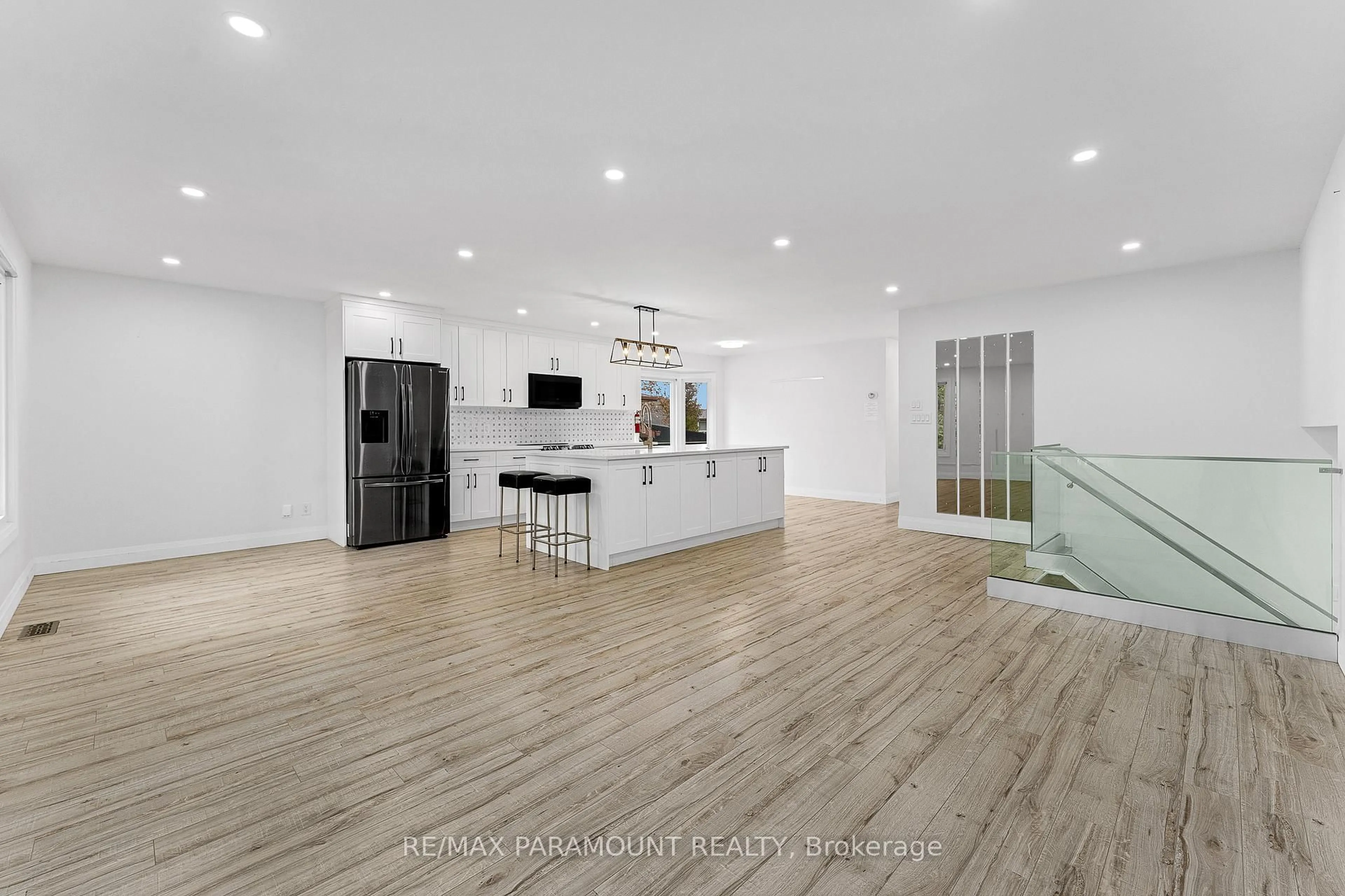 Open concept kitchen, unknown for 511 Gauthier Dr, Tecumseh Ontario N8N 3K8