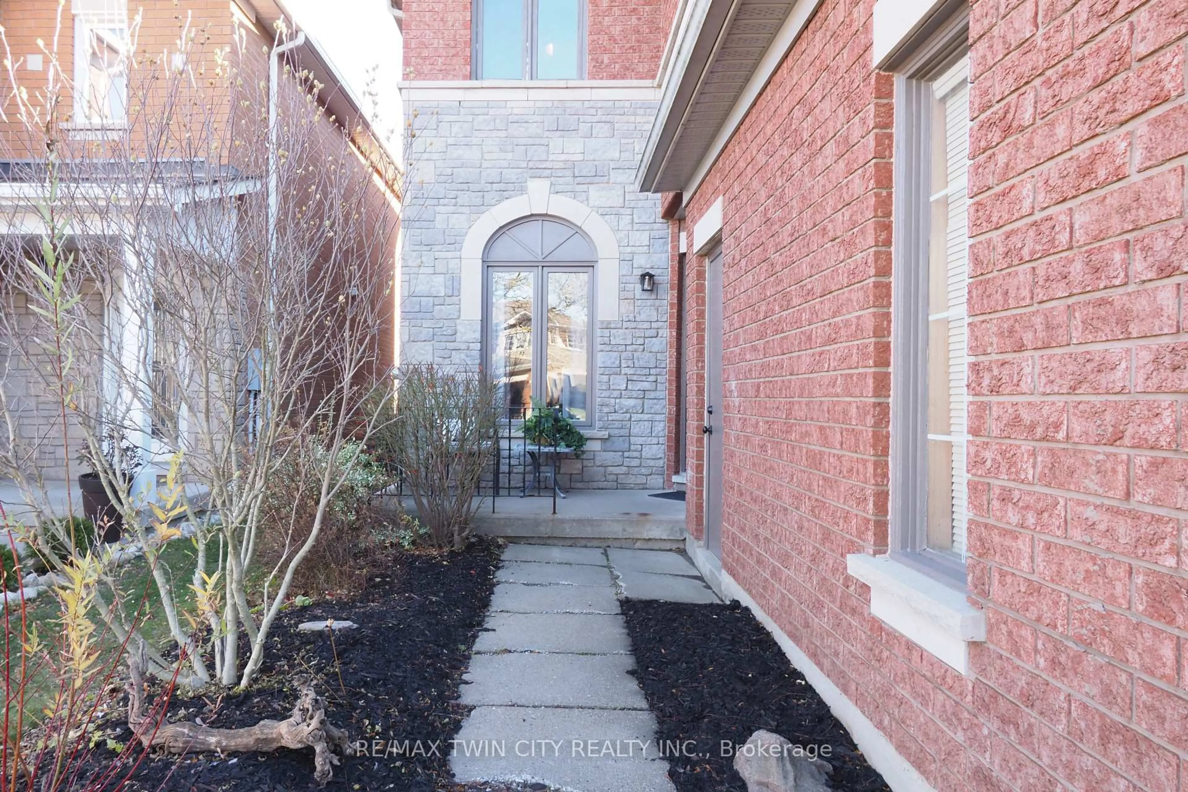 Home with brick exterior material, street for 127 Essex Point Dr, Cambridge Ontario N1T 1W6