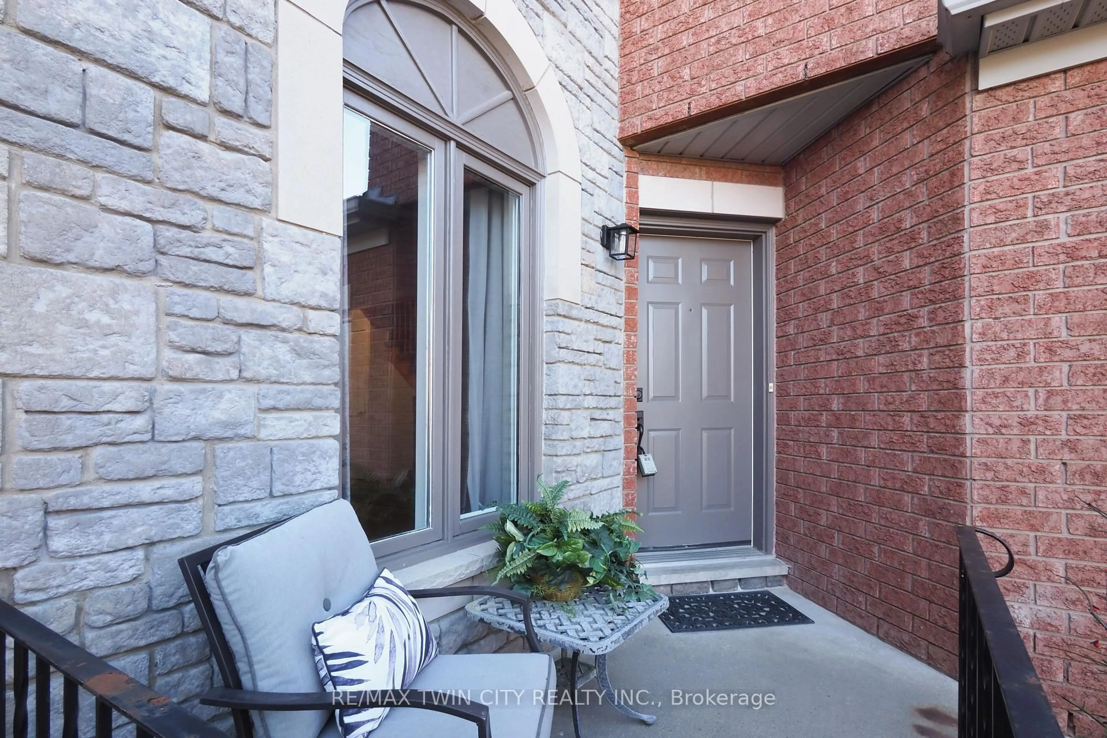 Unknown for 127 Essex Point Dr, Cambridge Ontario N1T 1W6