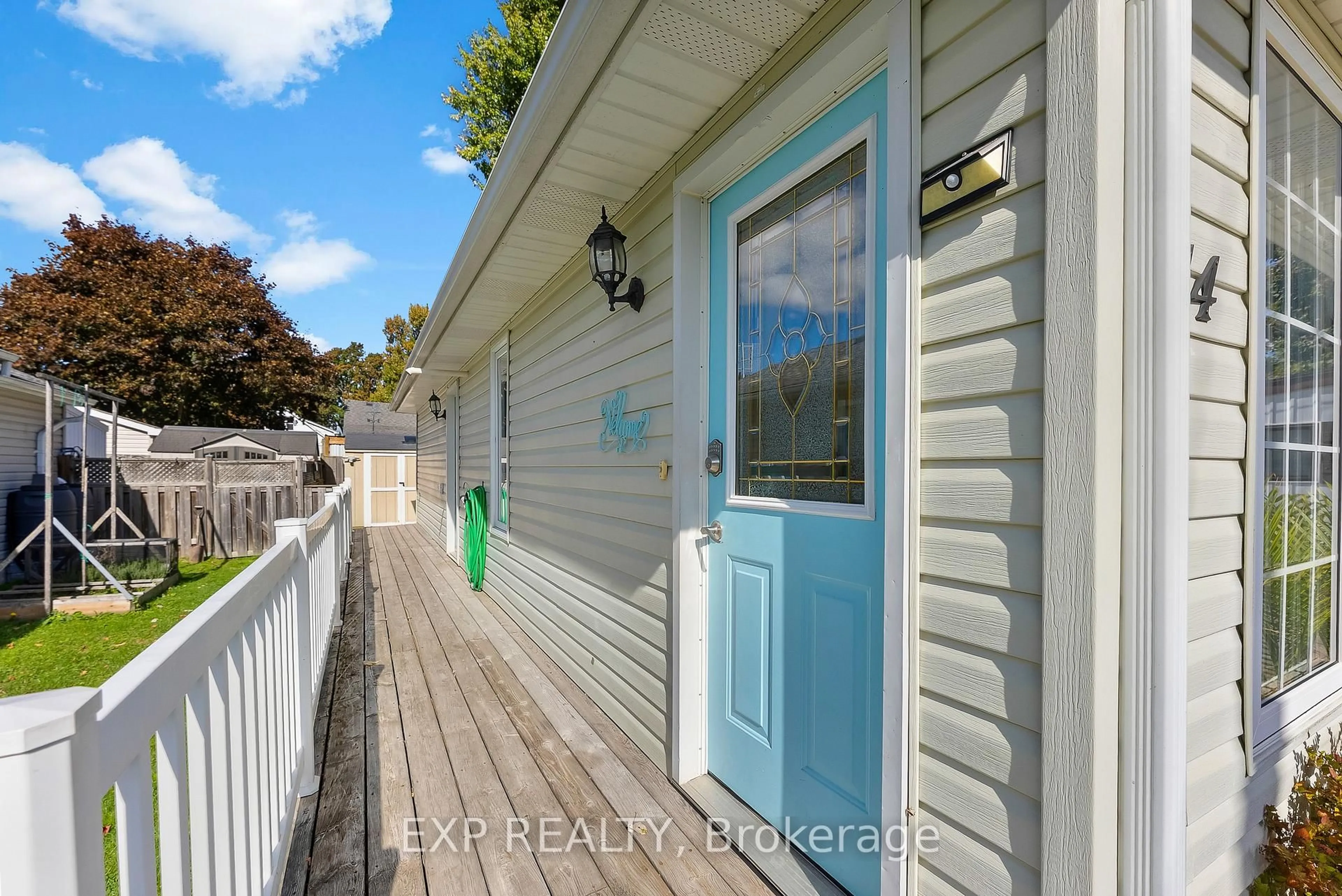 Home with vinyl exterior material, street for 314 LINCOLN Rd, Fort Erie Ontario L0S 1B0