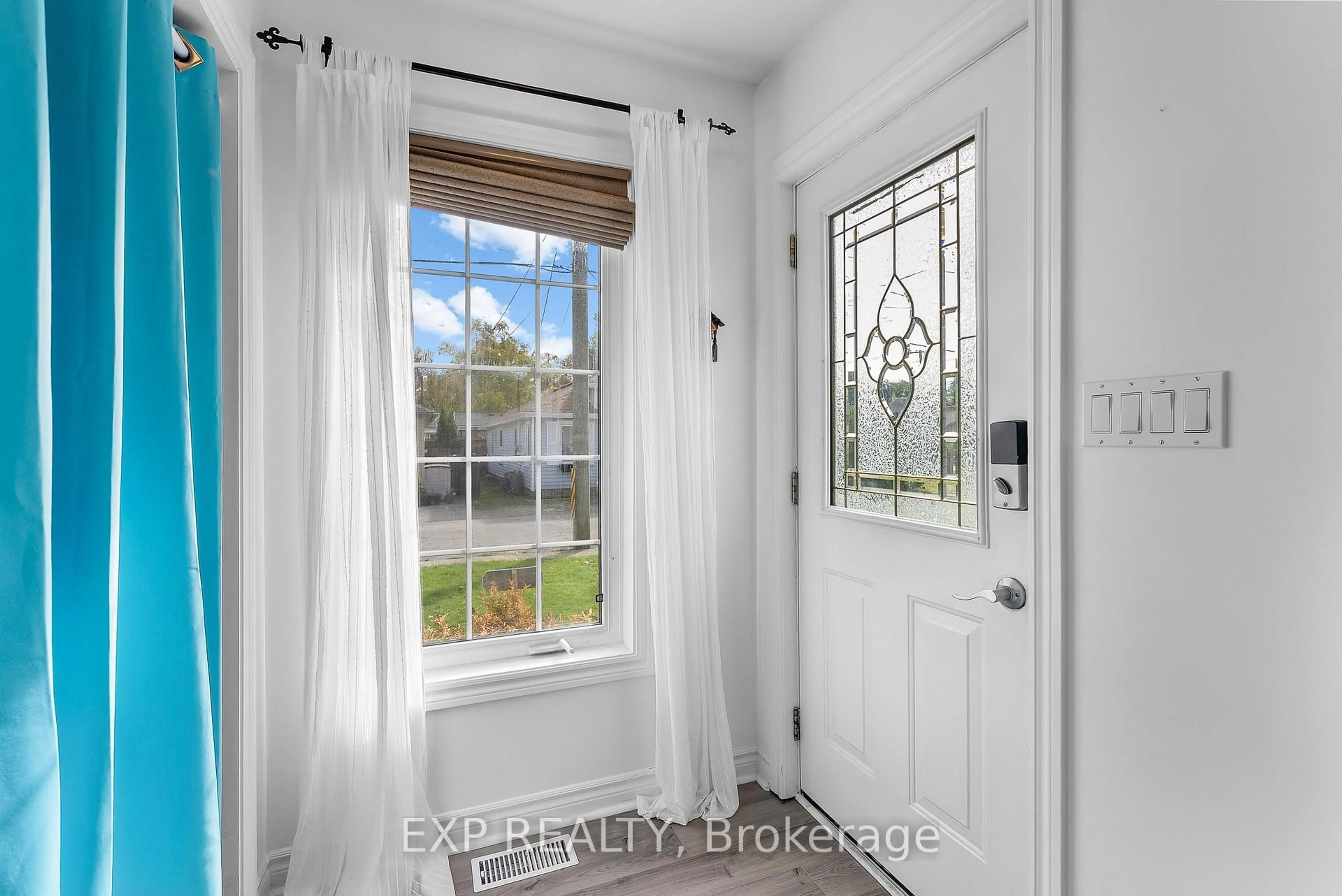 Indoor entryway for 314 LINCOLN Rd, Fort Erie Ontario L0S 1B0