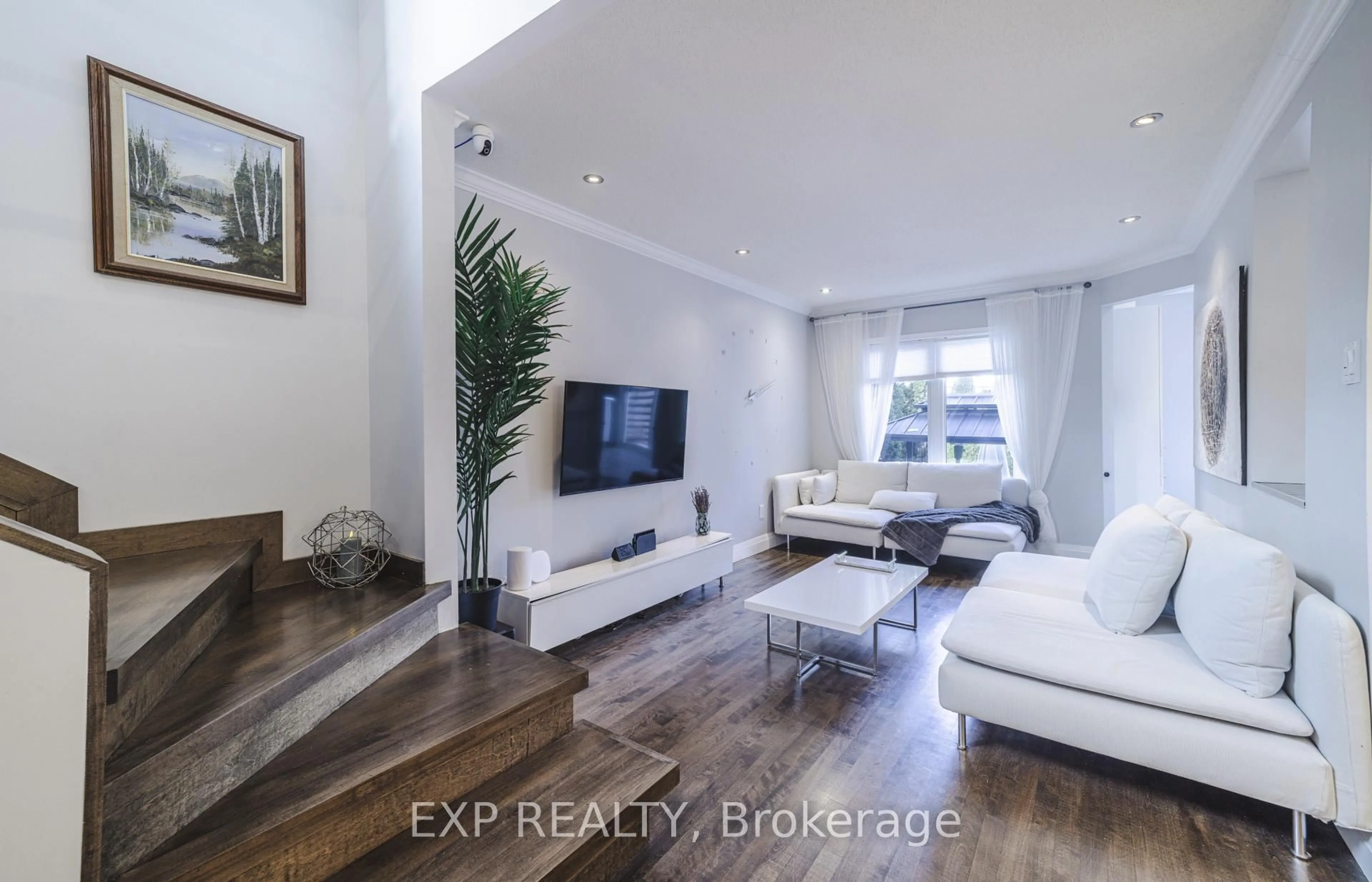 Living room with furniture, wood/laminate floor for 353 Hillsboro Private #42, Ottawa Ontario K2M 3B1