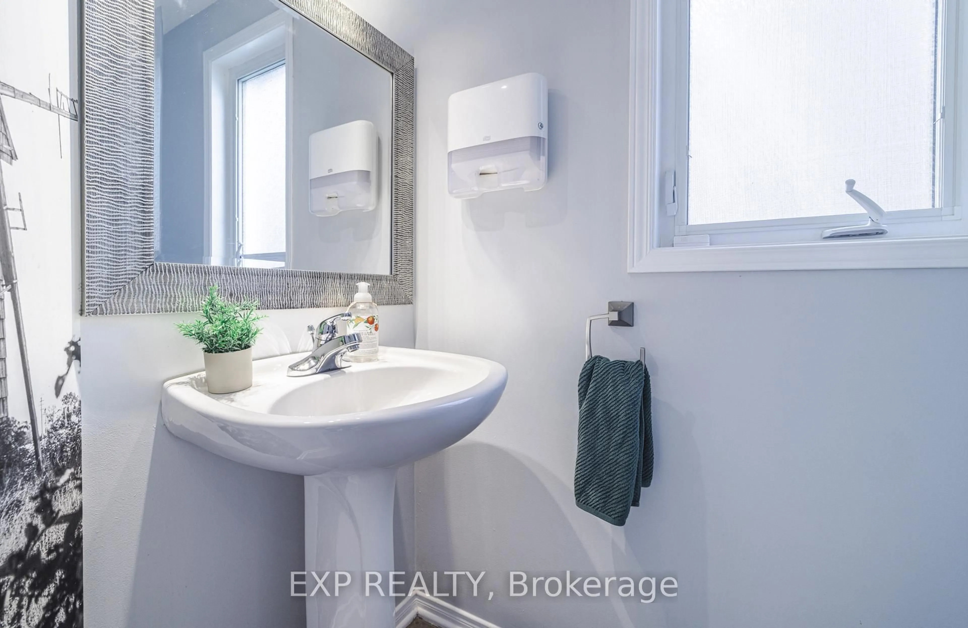 Standard bathroom, ceramic/tile floor for 353 Hillsboro Private #42, Ottawa Ontario K2M 3B1