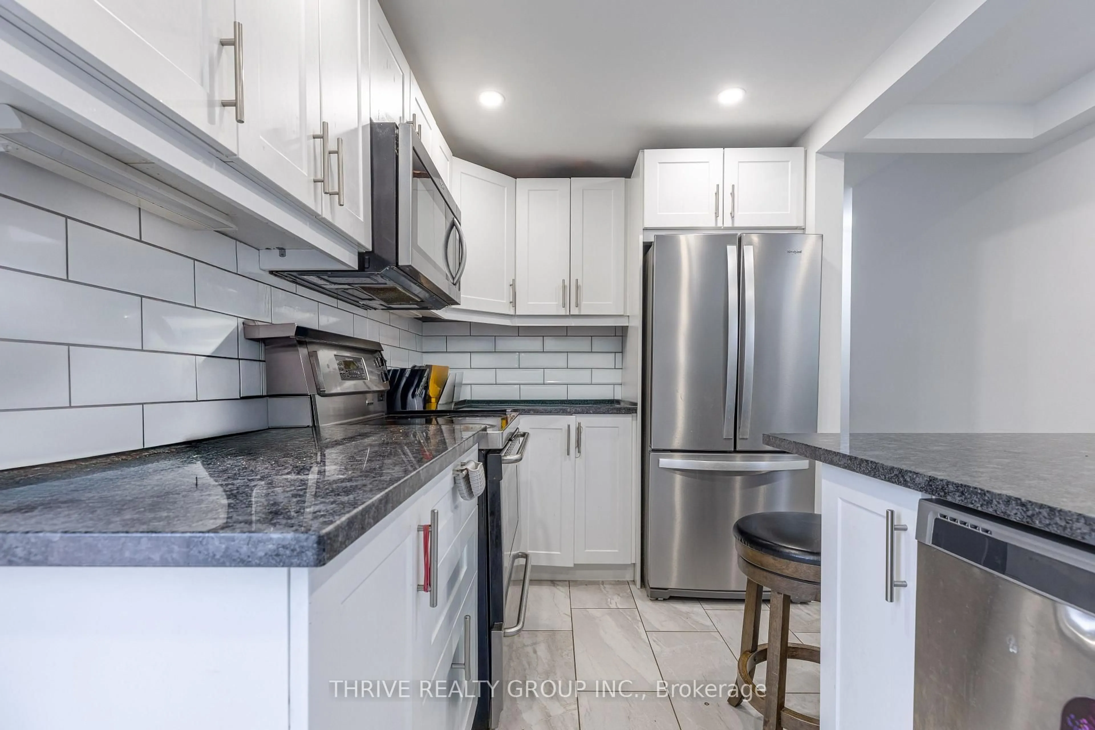 Standard kitchen, unknown for 75 Lyman St, London East Ontario N5Y 1M7