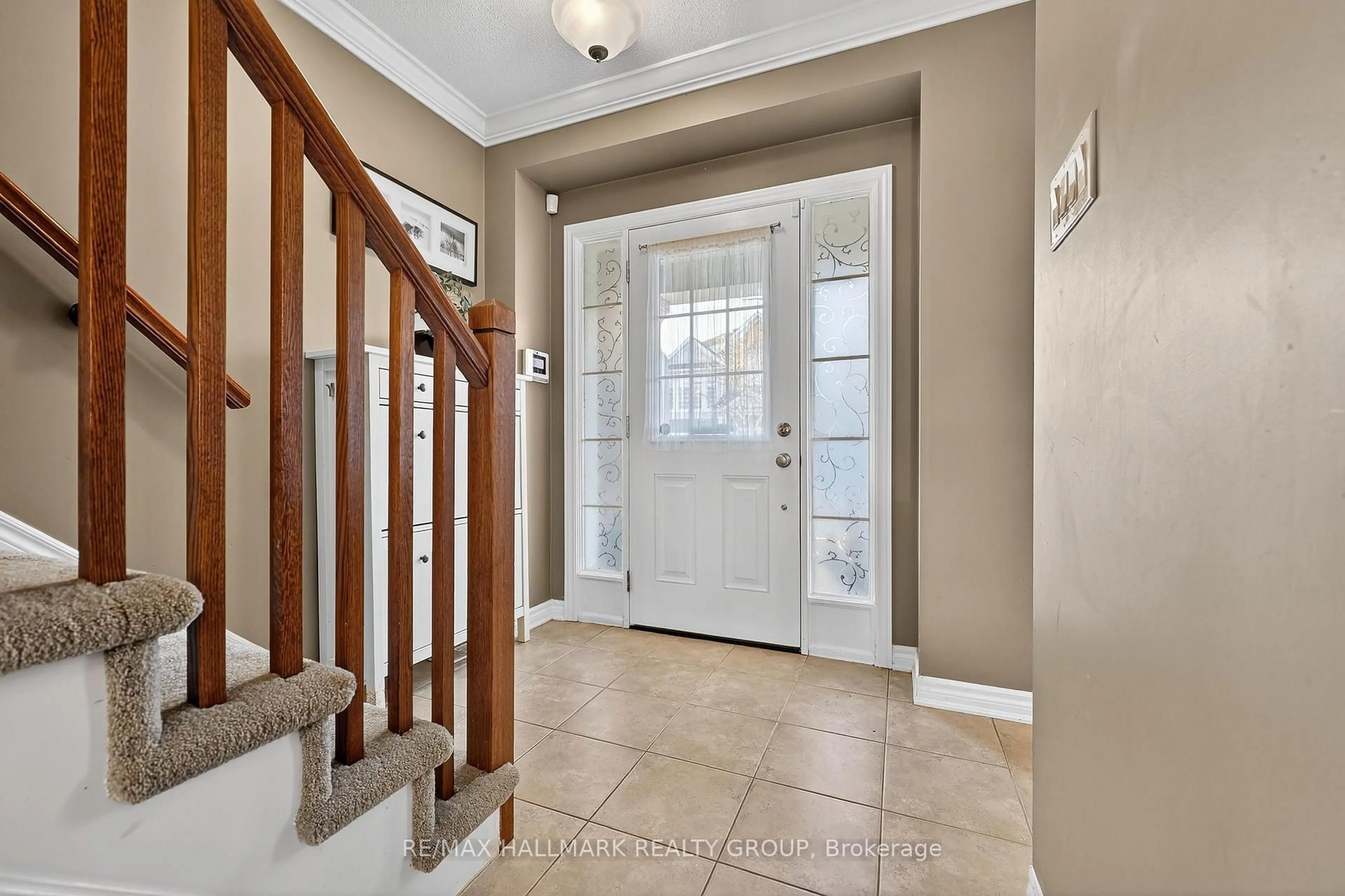 Indoor entryway for 317 River Landing Ave, Ottawa Ontario K2J 3V4
