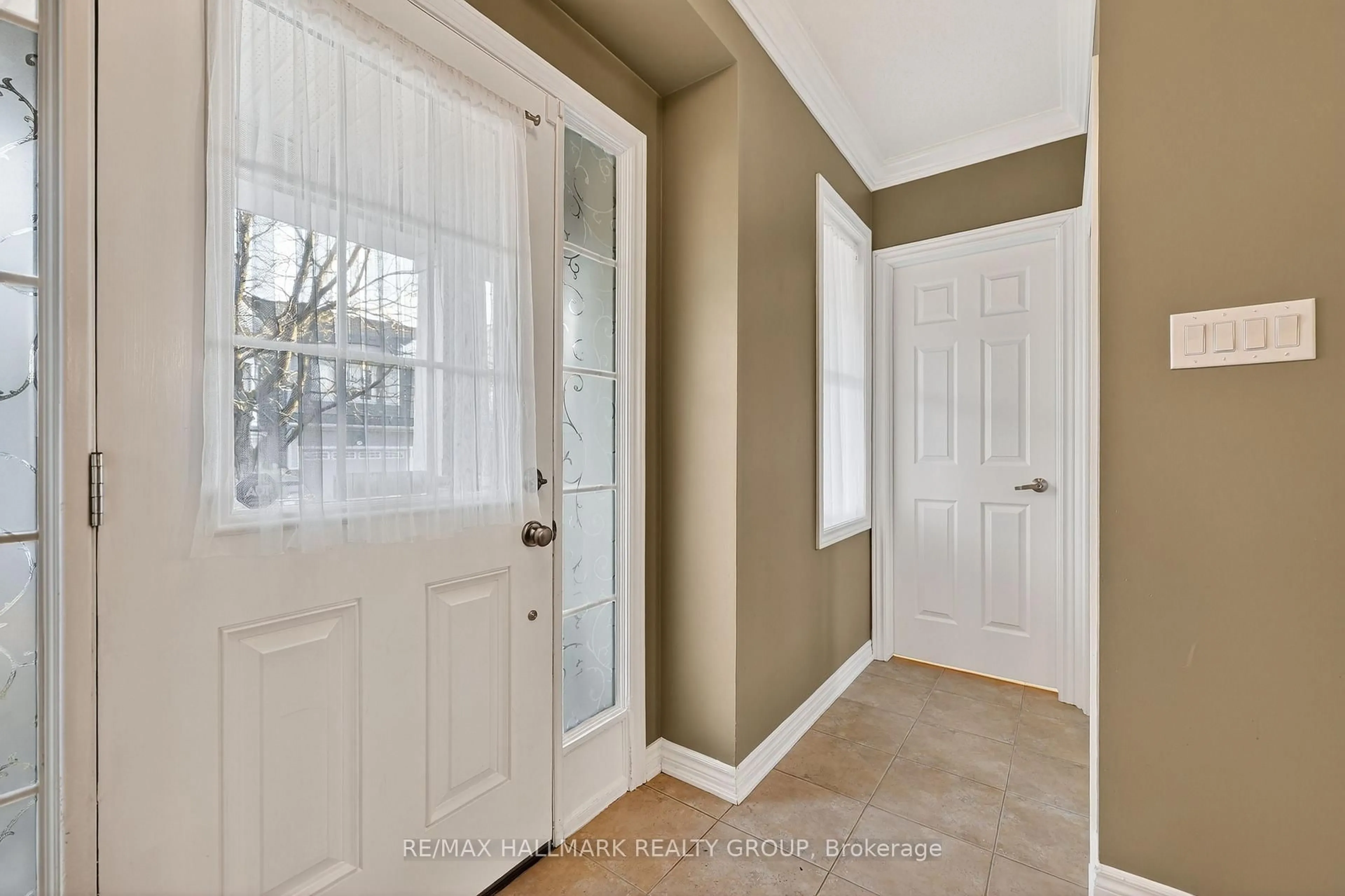 Indoor entryway for 317 River Landing Ave, Ottawa Ontario K2J 3V4
