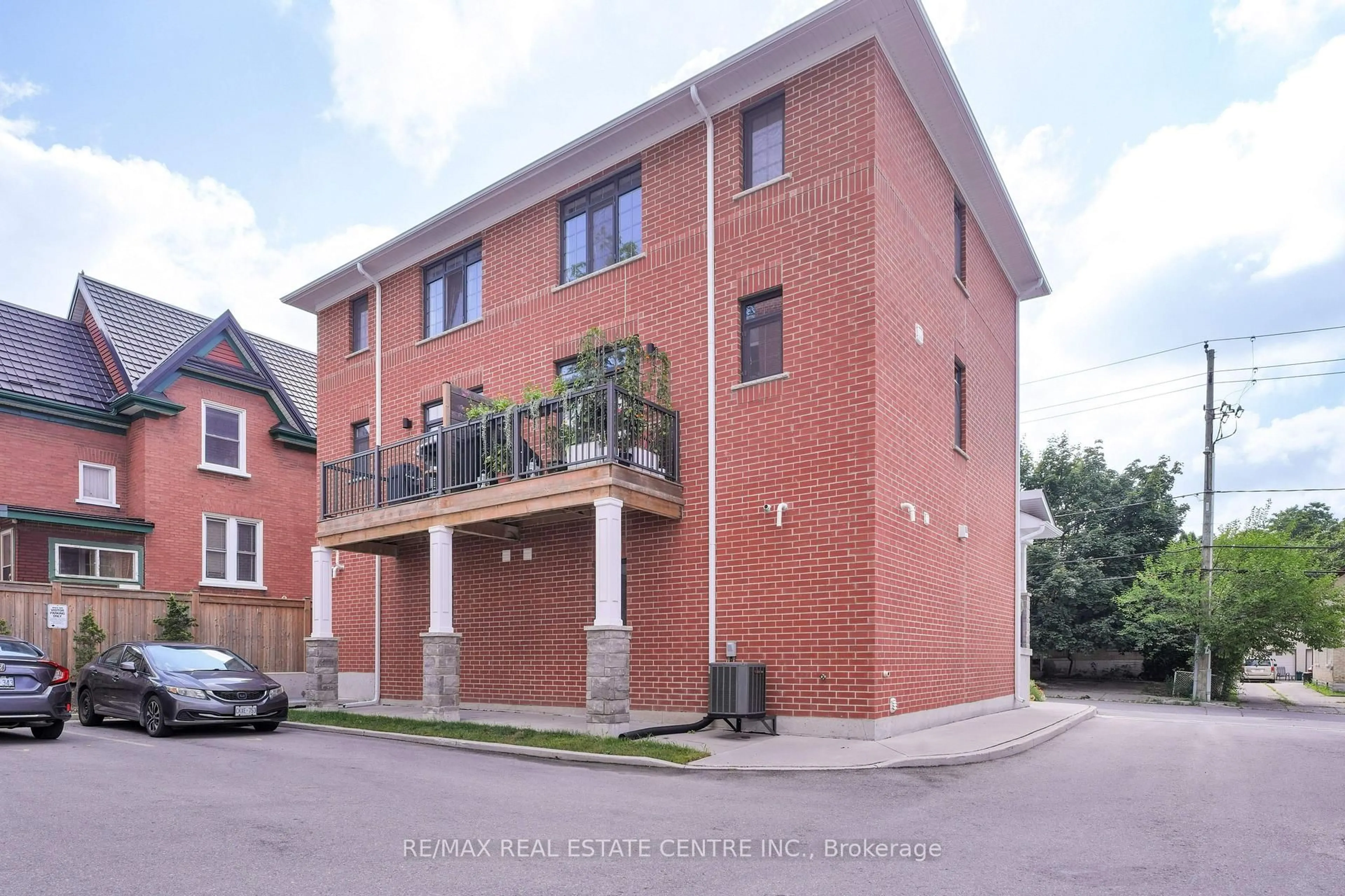 Home with brick exterior material, building for 170 Benton St, Kitchener Ontario N2G 3H8