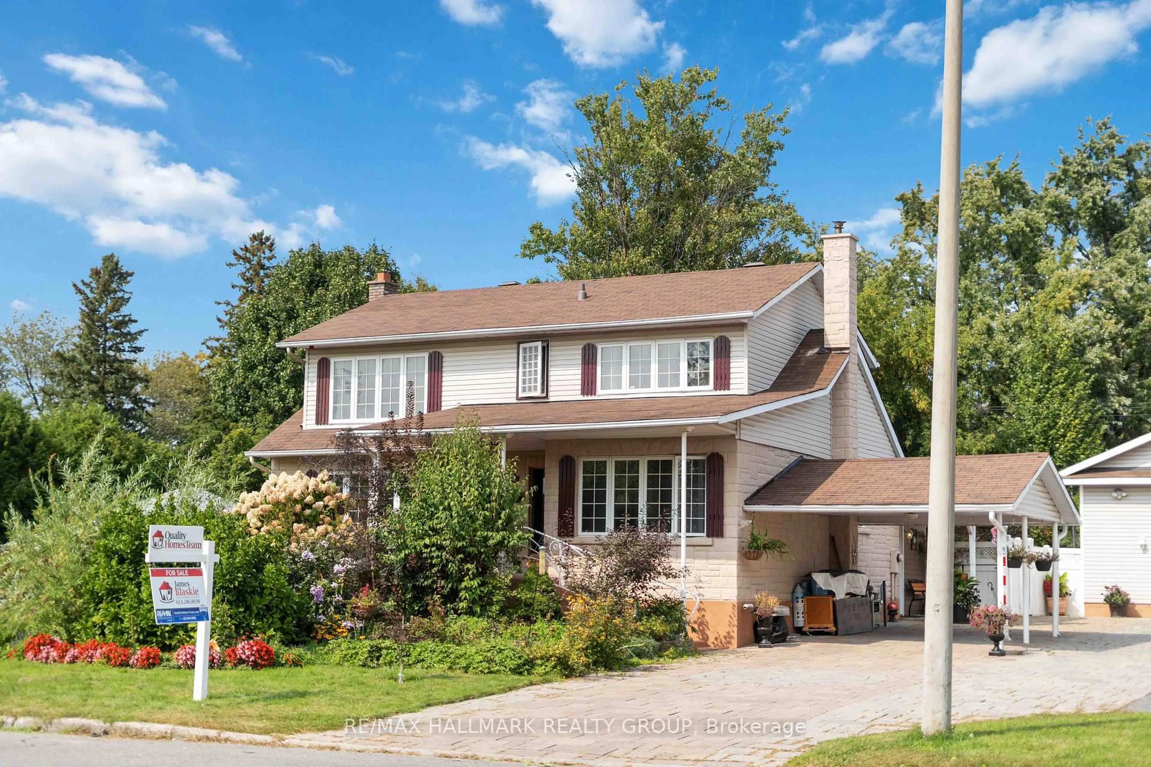 Home with vinyl exterior material, street for 431 Blake Blvd, Ottawa Ontario K1K 1A9