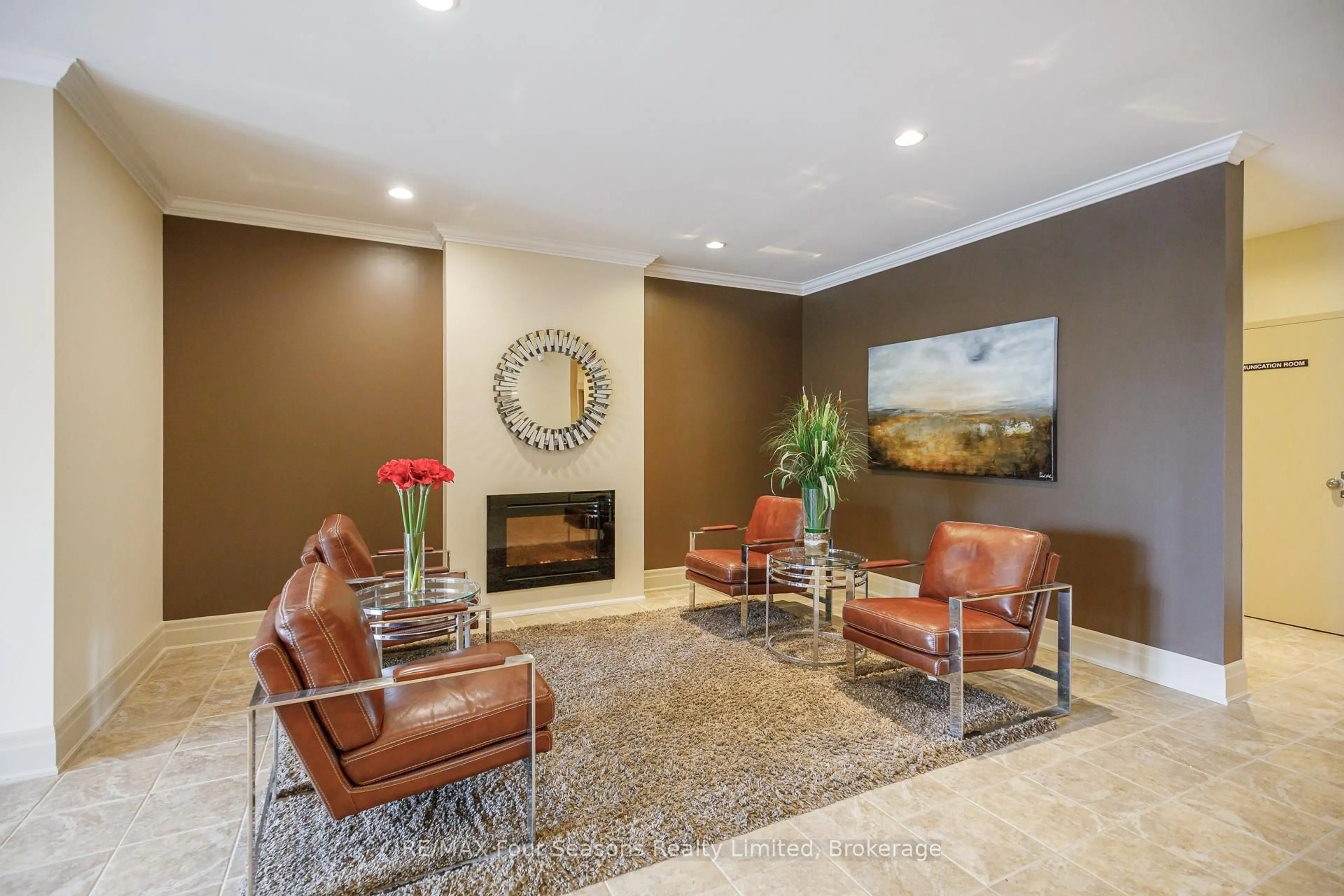 Lobby for 27 Beaver St #305, Blue Mountains Ontario N0H 2P0