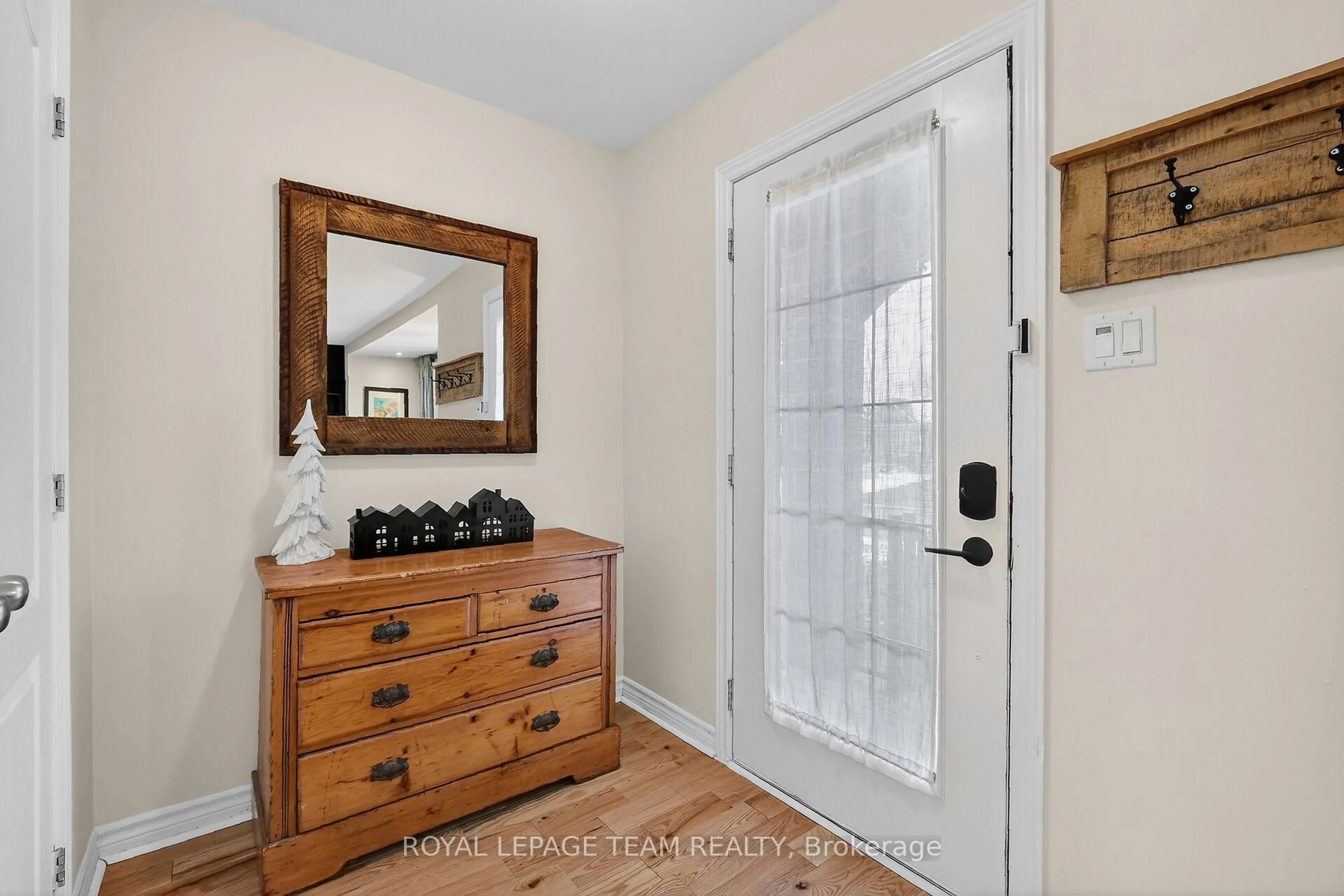 Indoor entryway for 110 Mayer St, The Nation Ontario K0A 2M0