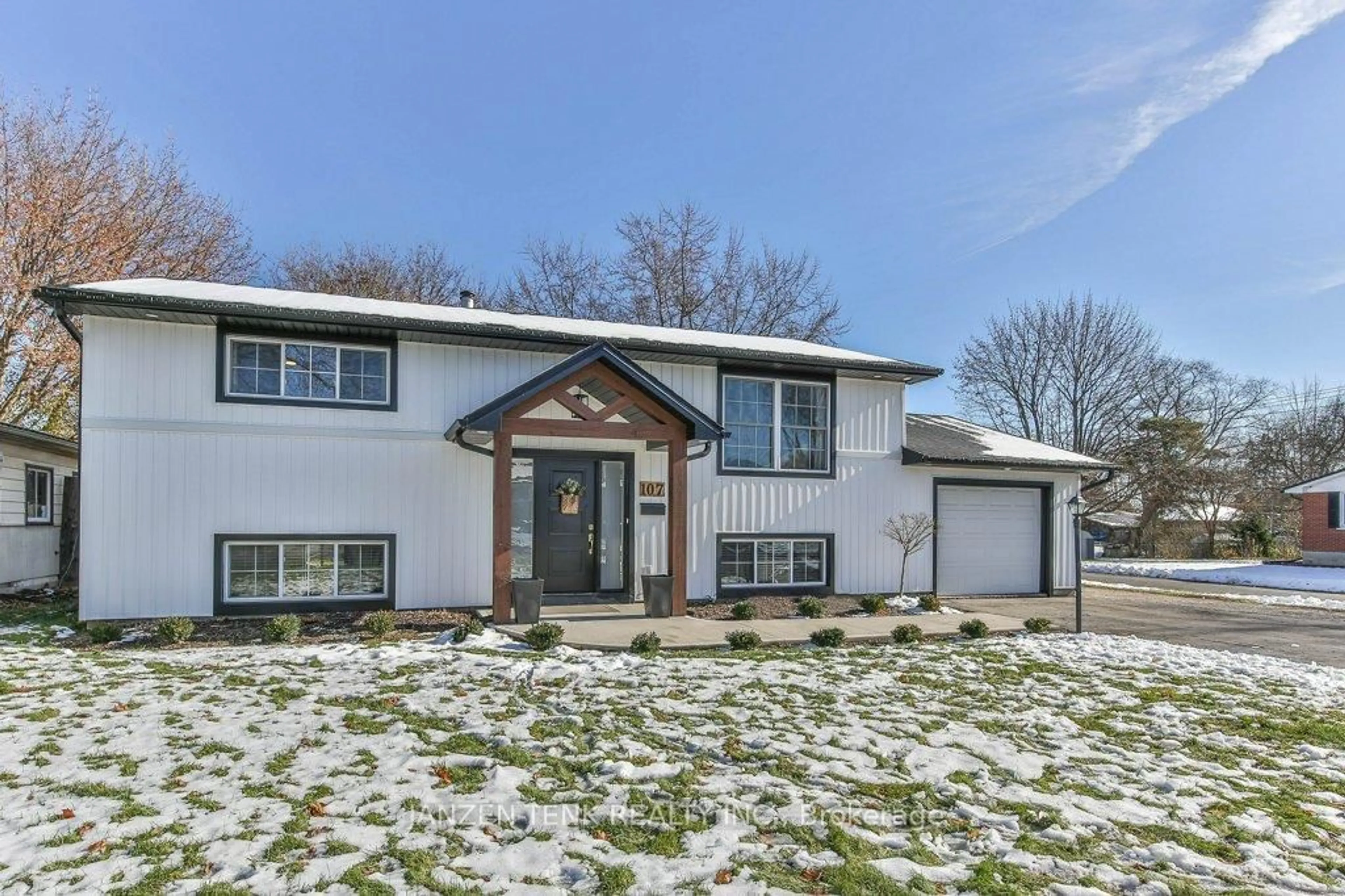 Home with vinyl exterior material, street for 107 Fourth Ave, Aylmer Ontario N5H 2L2