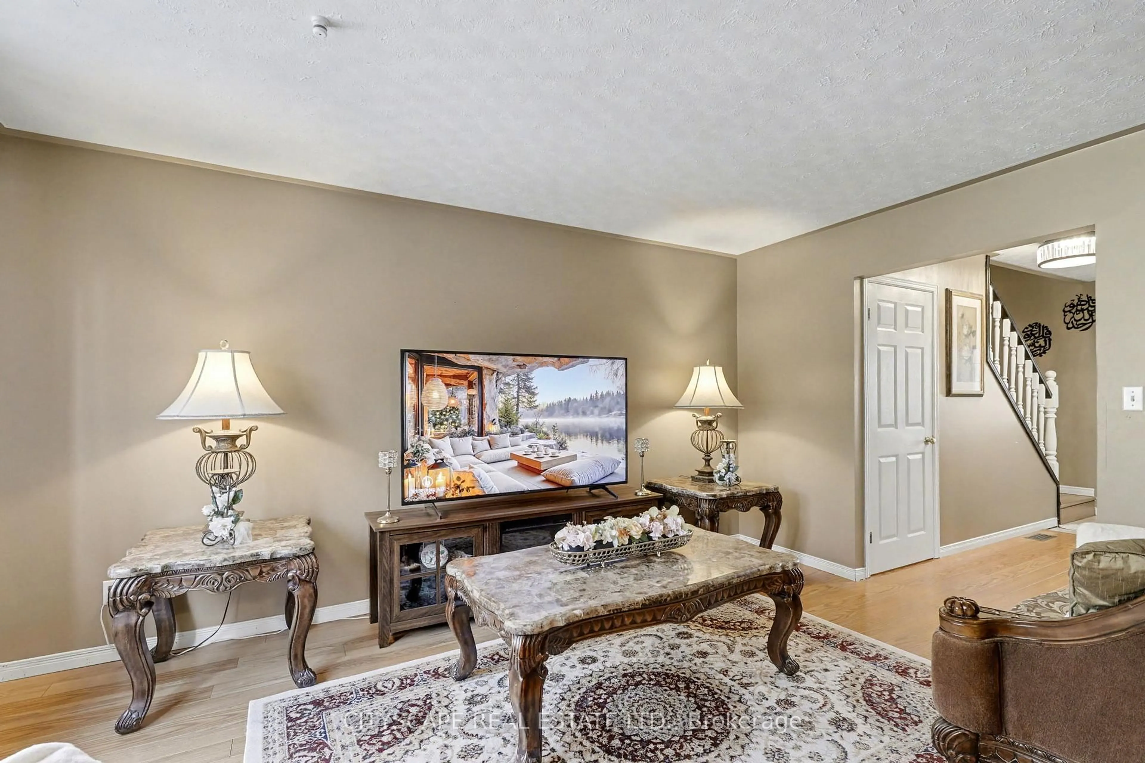 Living room with furniture, carpet floor for 185 Carnegie St, Ingersoll Ontario N5C 1L1