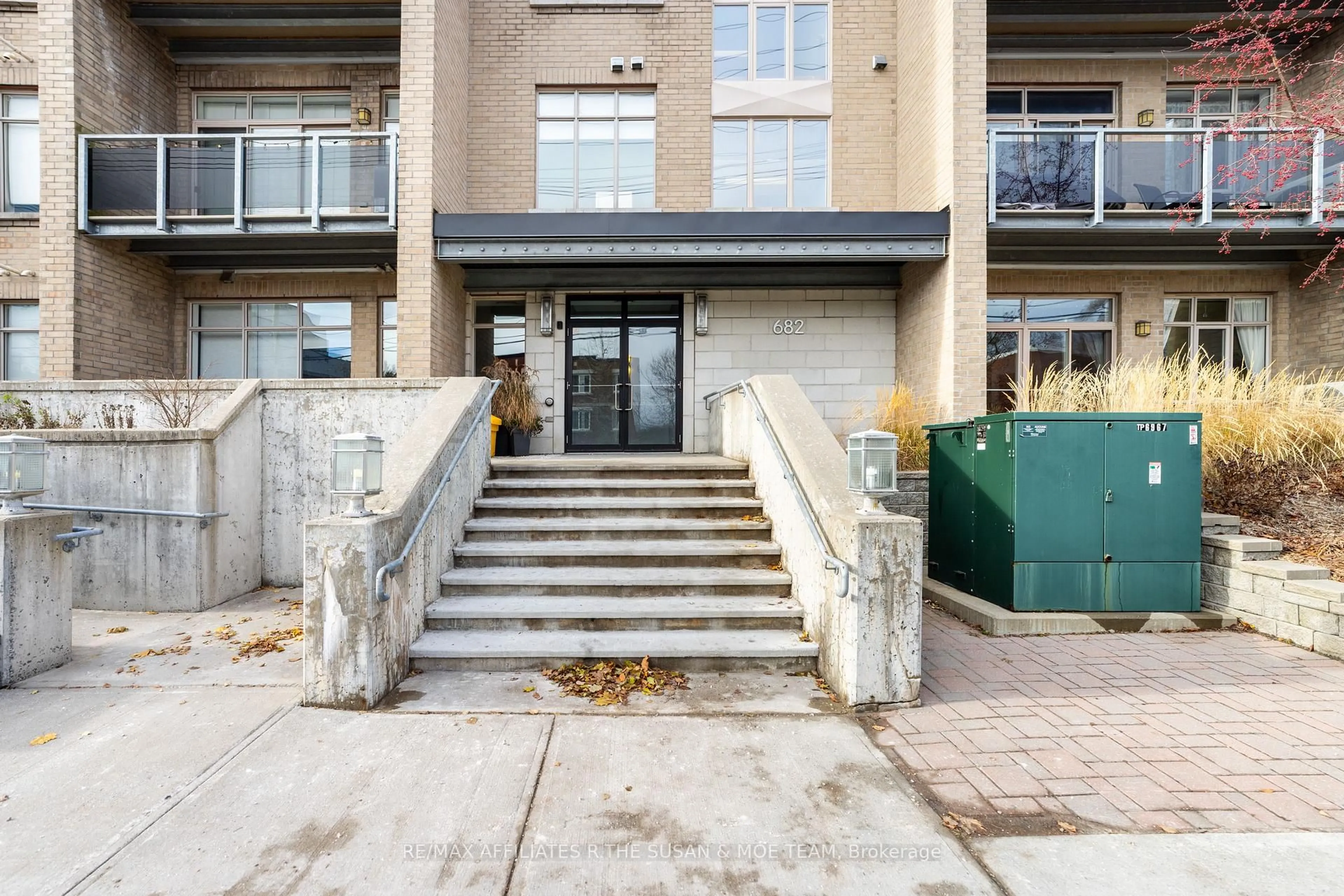 Unknown for 682 Churchill Ave #106, Ottawa Ontario K1Z 5G5