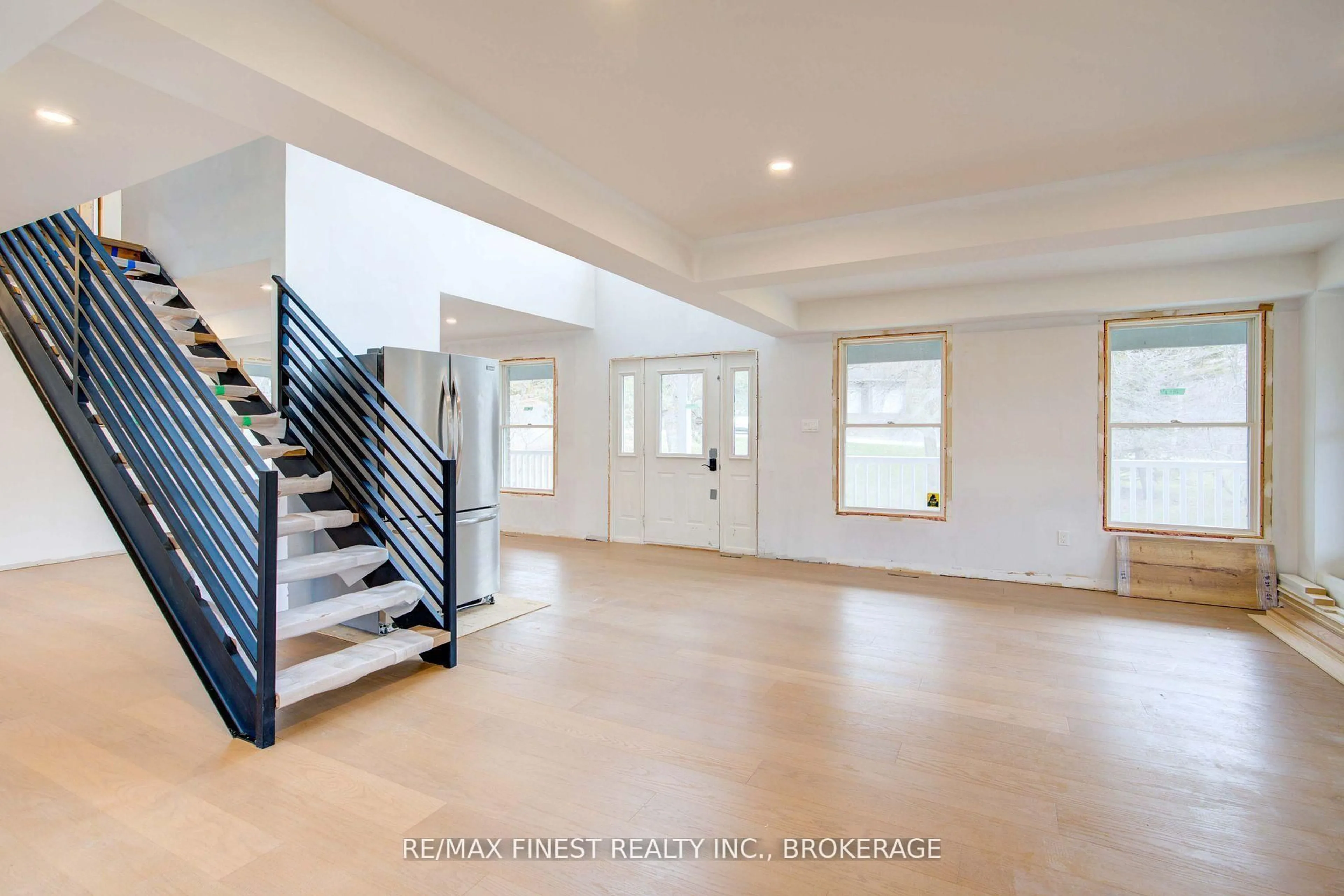 Unknown for 1674 South Blvd, Kingston Ontario K7L 4V1