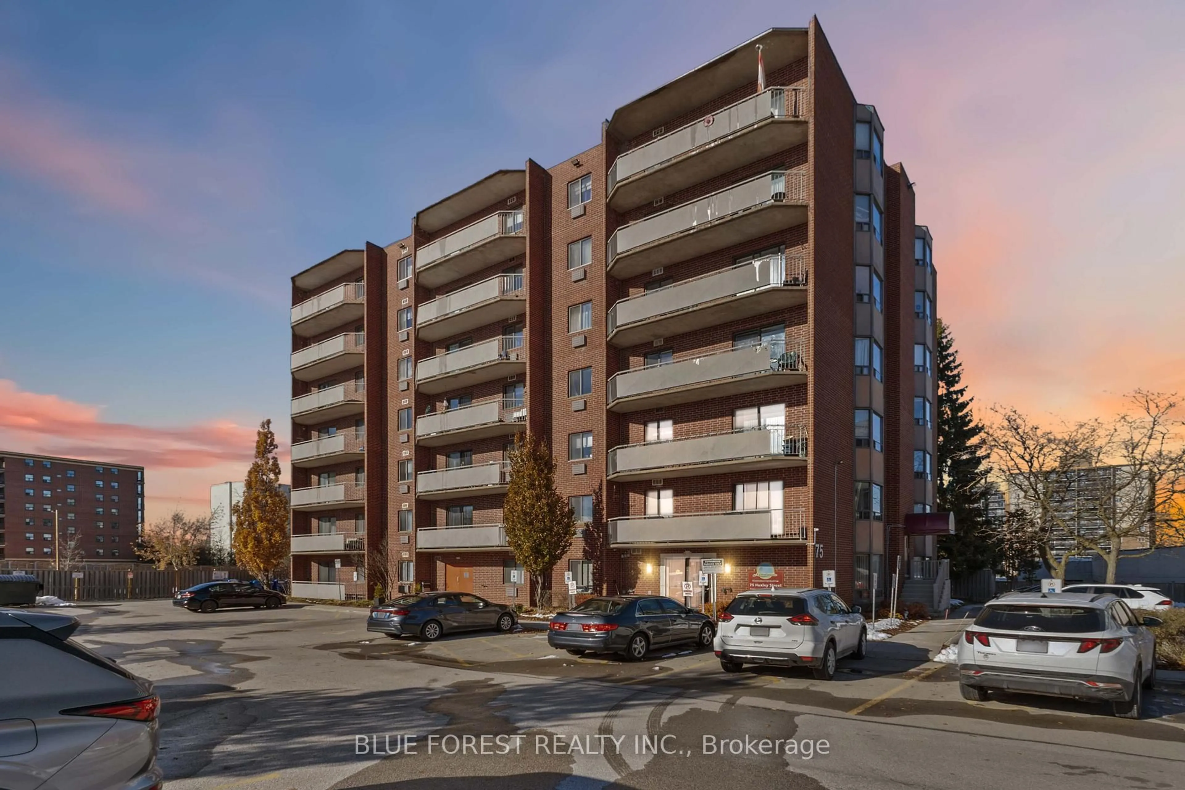 Unknown for 75 Huxley St #502, London South Ontario N6J 4W7