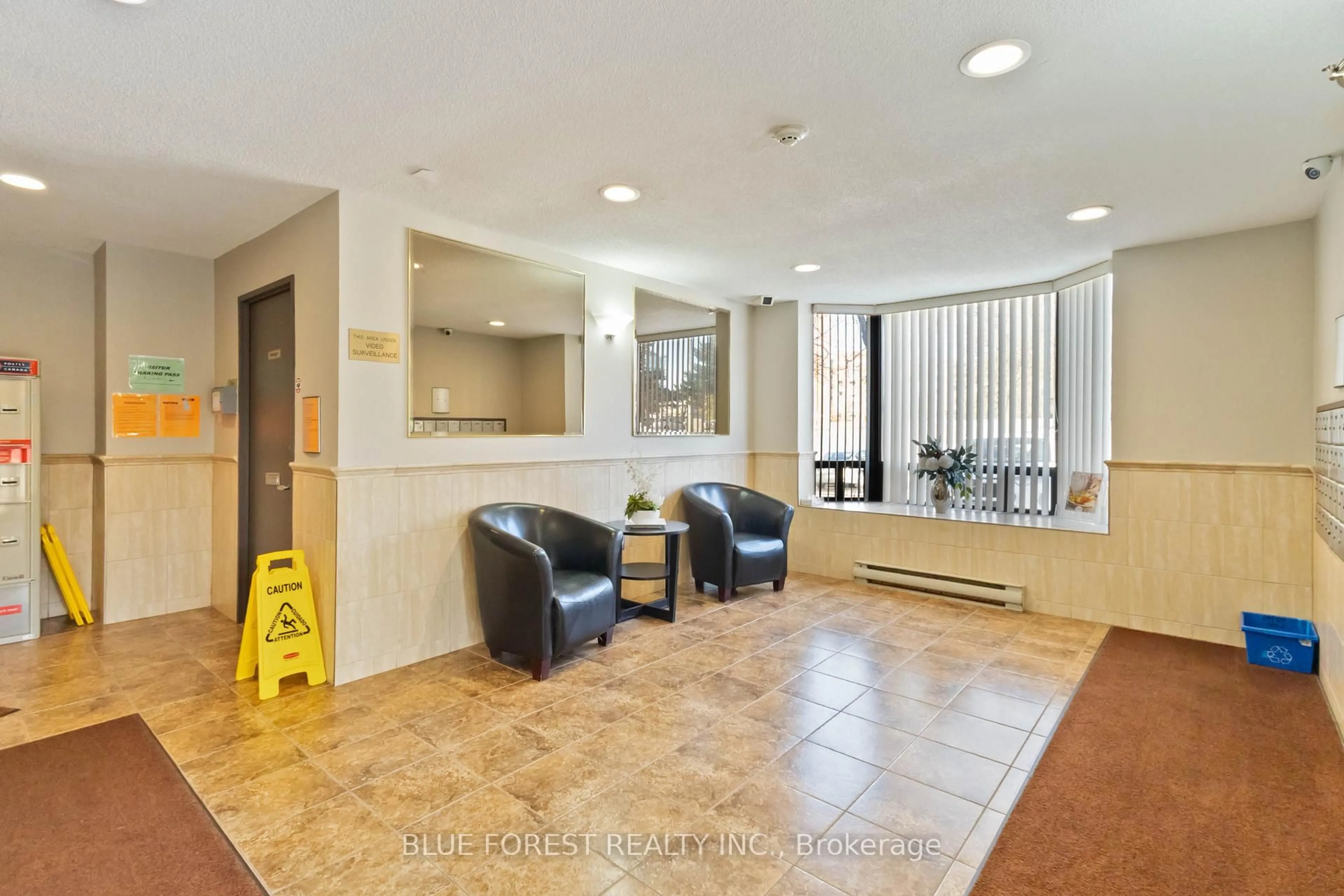 Indoor foyer for 75 Huxley St #502, London South Ontario N6J 4W7