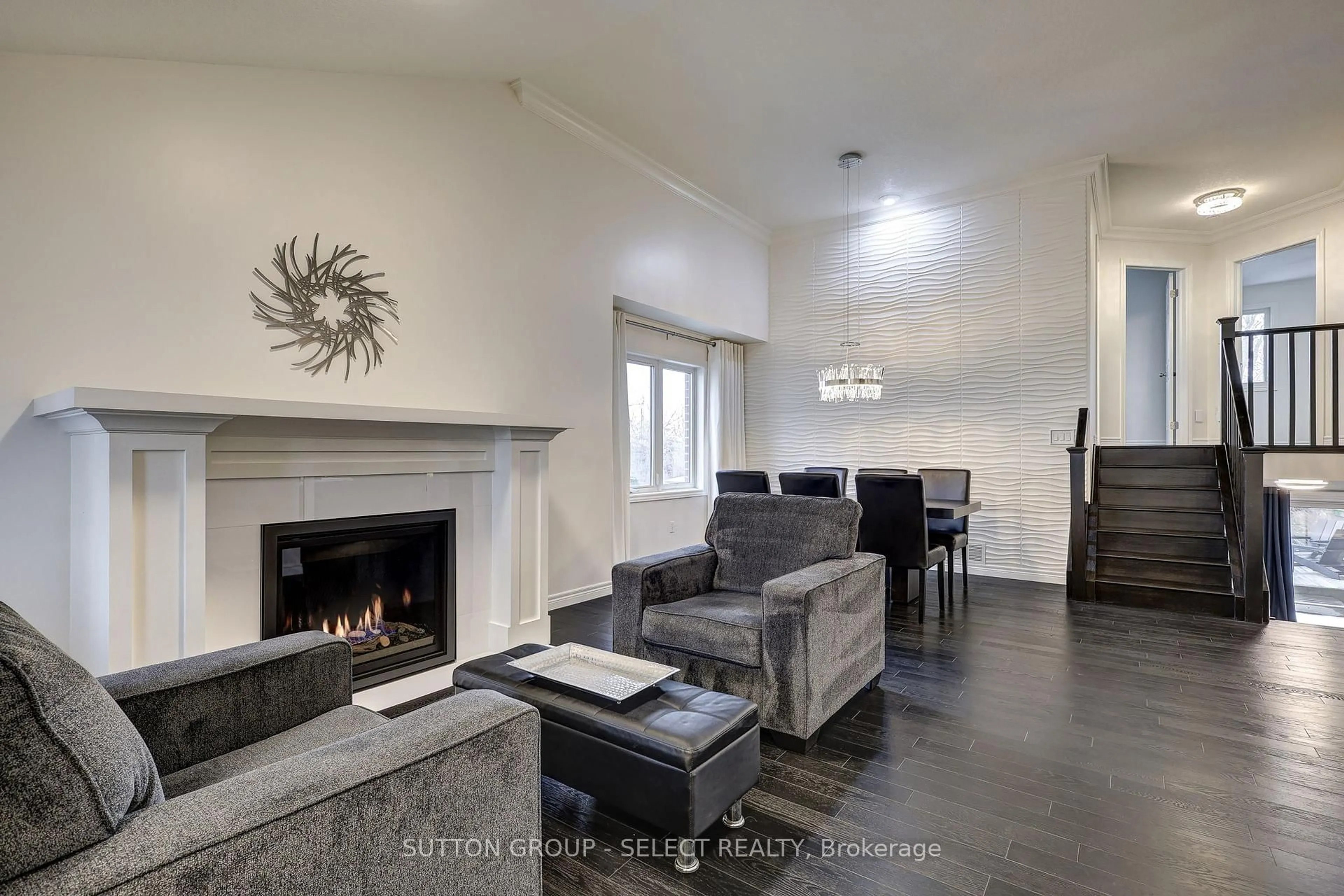 Living room with furniture, unknown for 21 Alderwood Crt, St. Thomas Ontario N5P 0B2