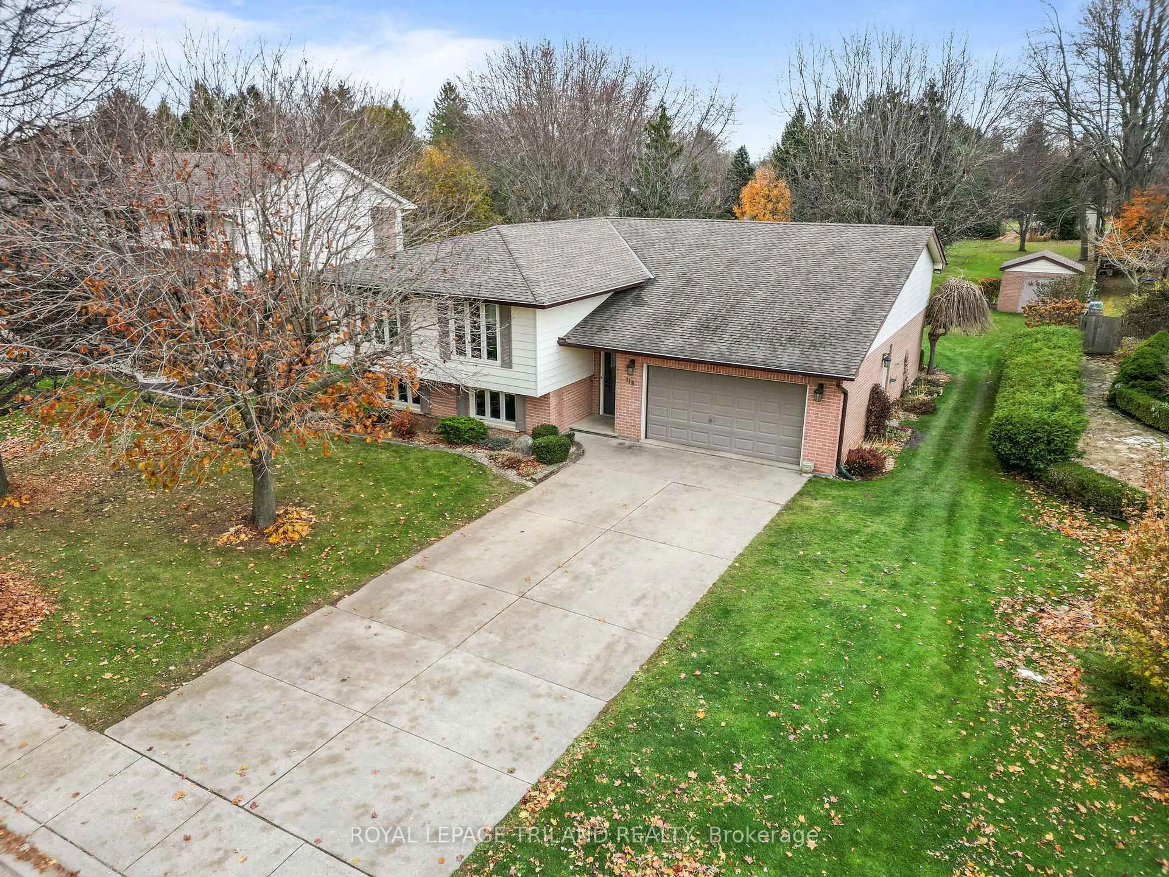 A pic from outside/outdoor area/front of a property/back of a property/a pic from drone, street for 115 Roe St, Southwest Middlesex Ontario N0L 1M0