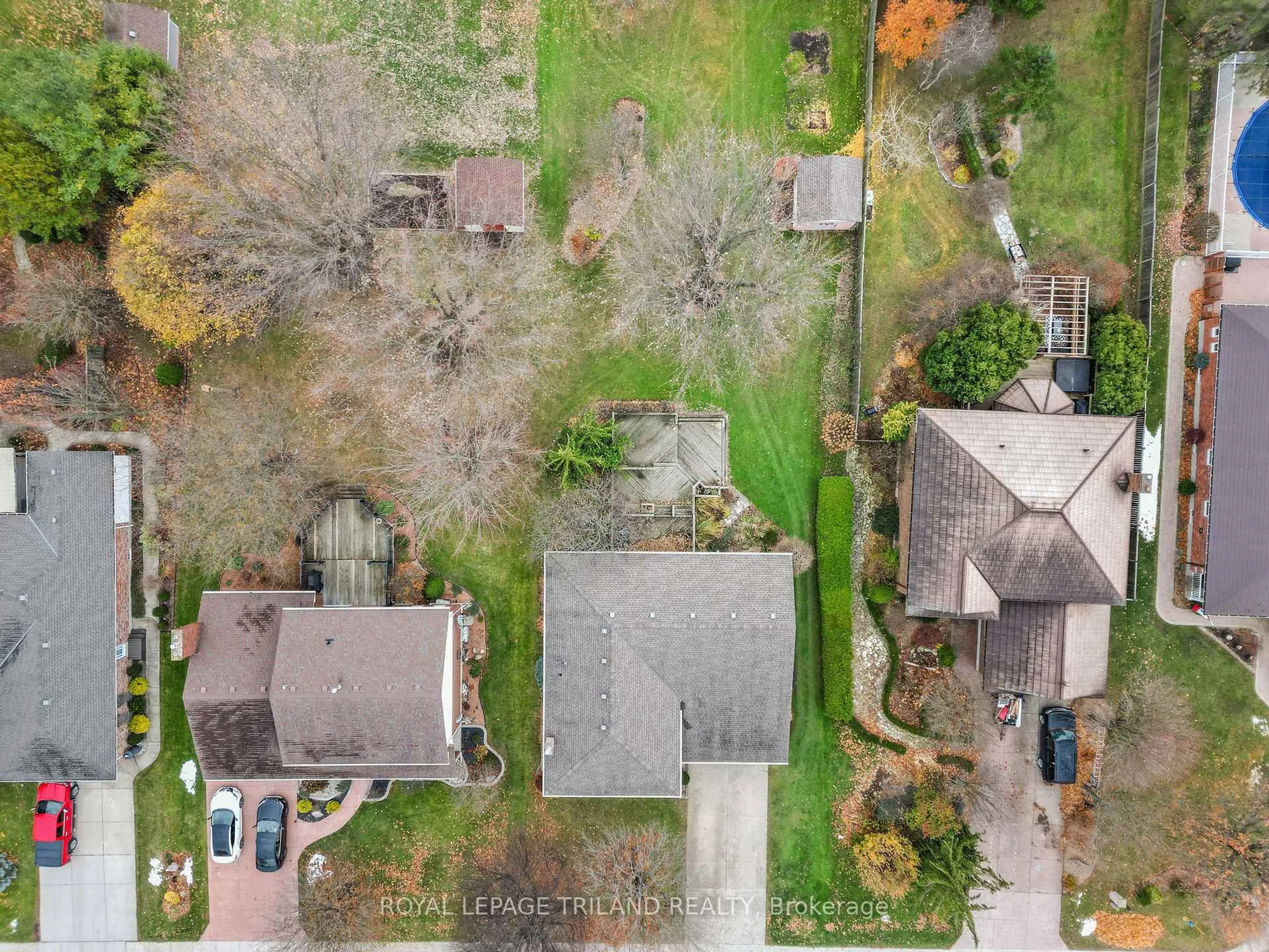 A pic from outside/outdoor area/front of a property/back of a property/a pic from drone, street for 115 Roe St, Southwest Middlesex Ontario N0L 1M0