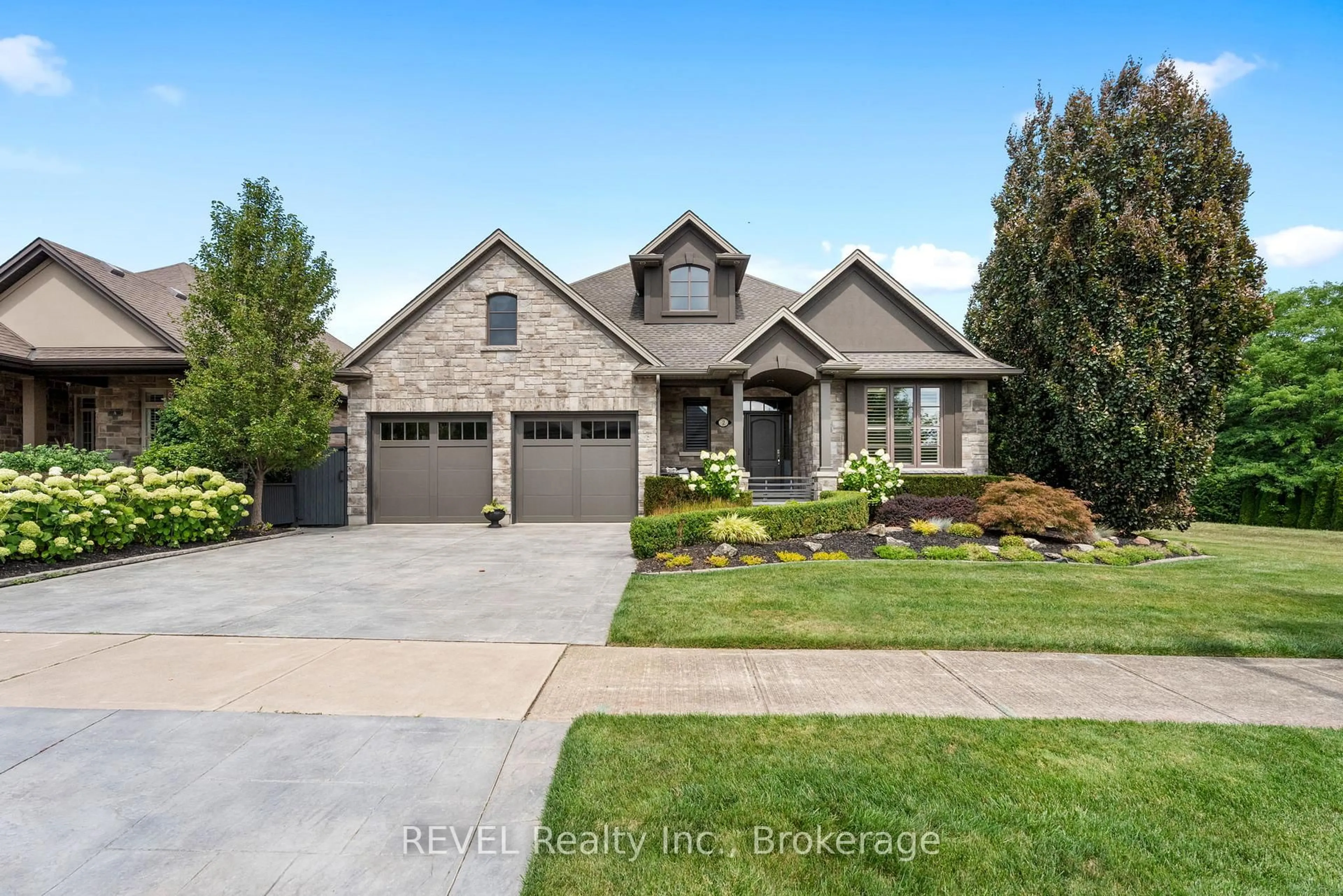 Home with brick exterior material, street for 2 Tulip Tree Rd, Niagara-on-the-Lake Ontario L0S 1J0