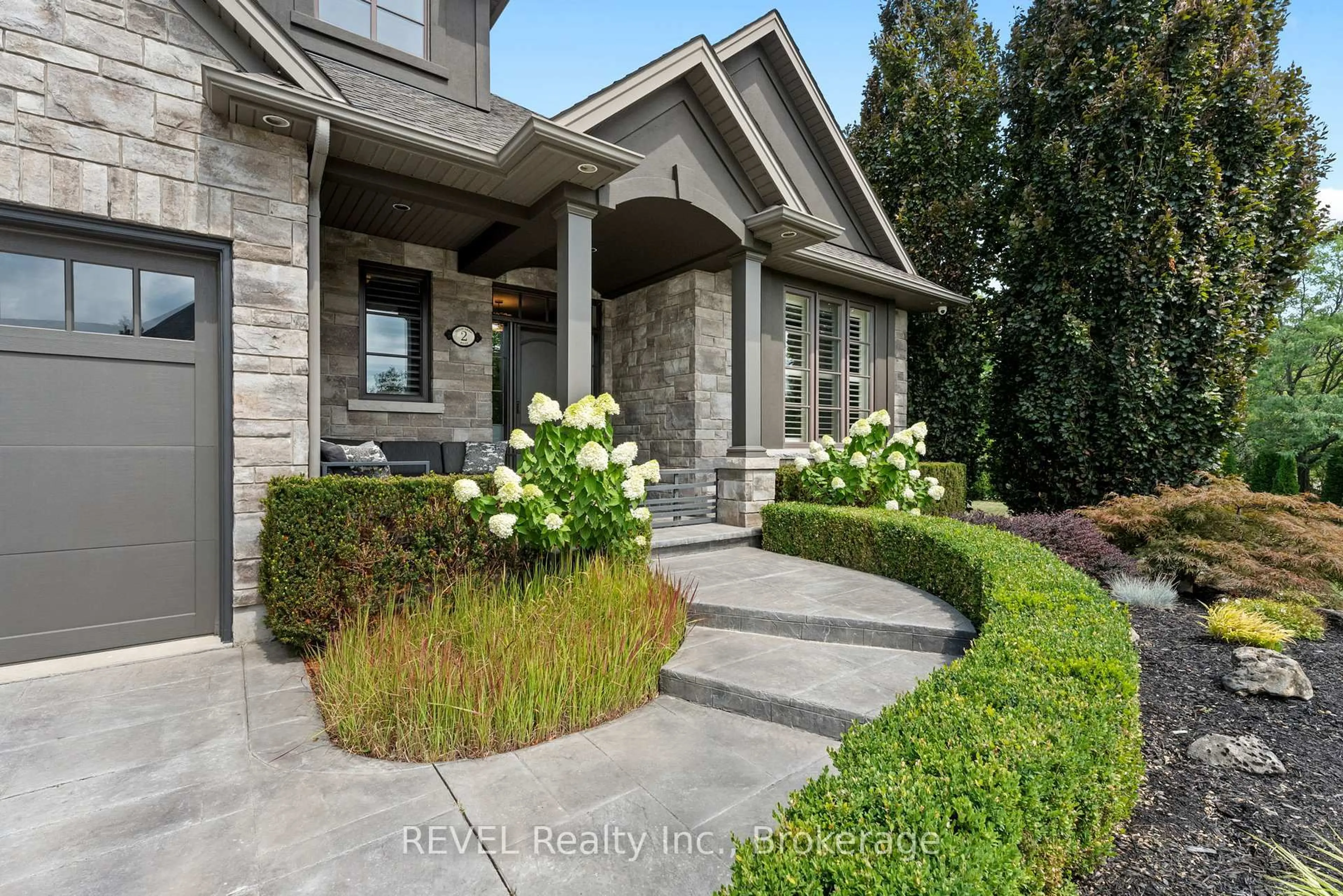 Home with brick exterior material, street for 2 Tulip Tree Rd, Niagara-on-the-Lake Ontario L0S 1J0