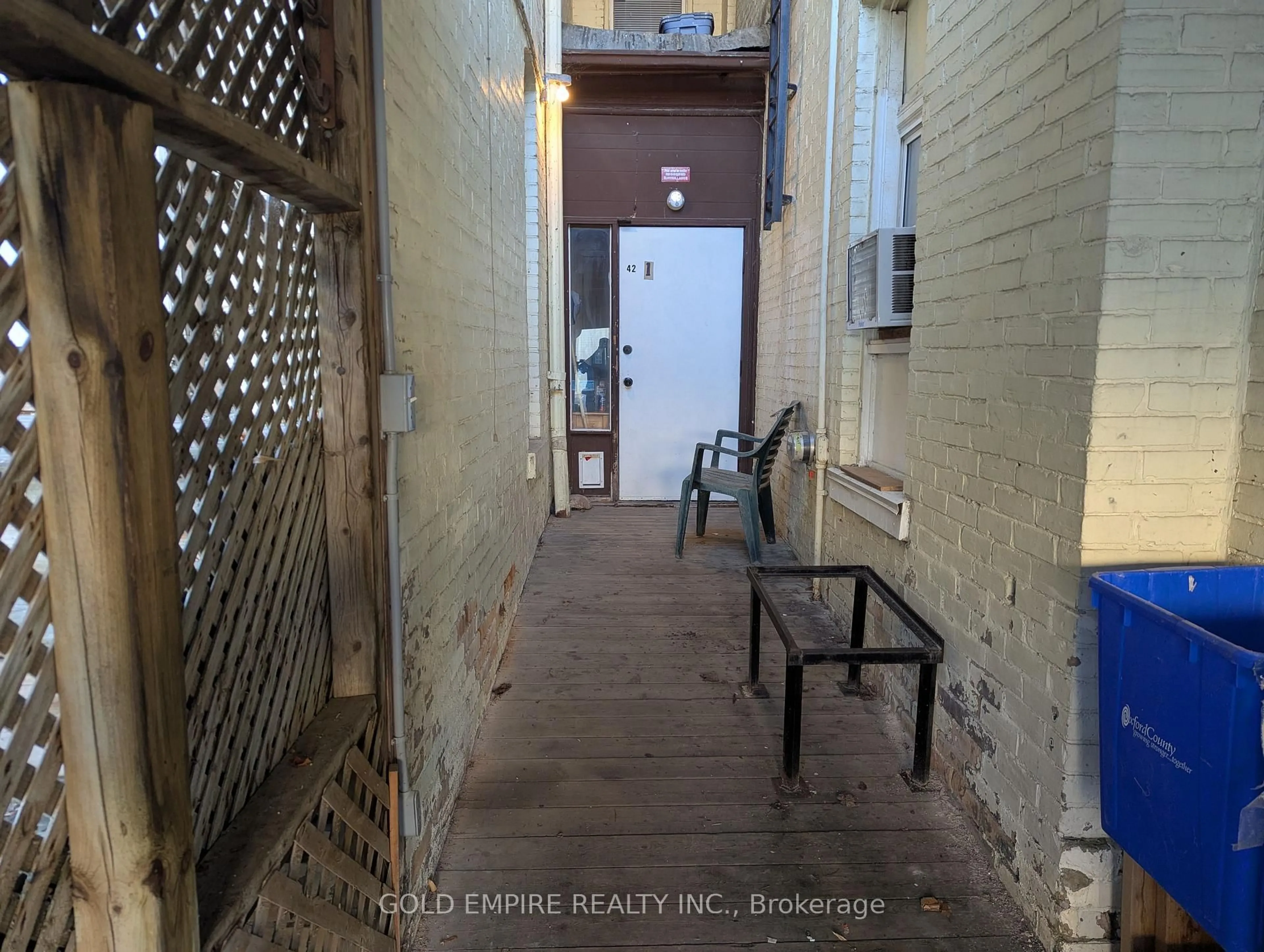 Unknown for 42 Wellington St, Woodstock Ontario N4S 6P3