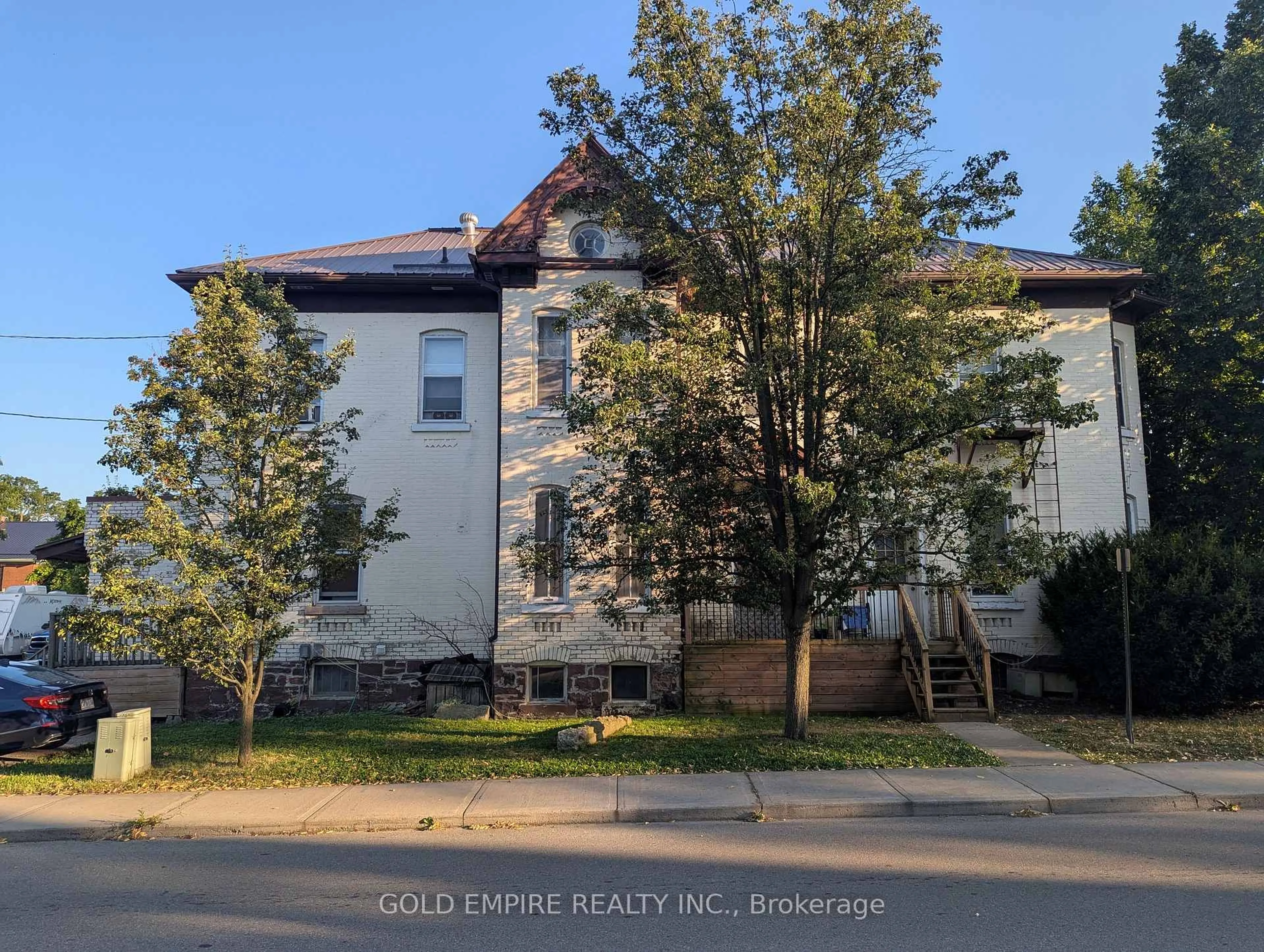 A pic from outside/outdoor area/front of a property/back of a property/a pic from drone, street for 536 Princess St, Woodstock Ontario N4S 4H1