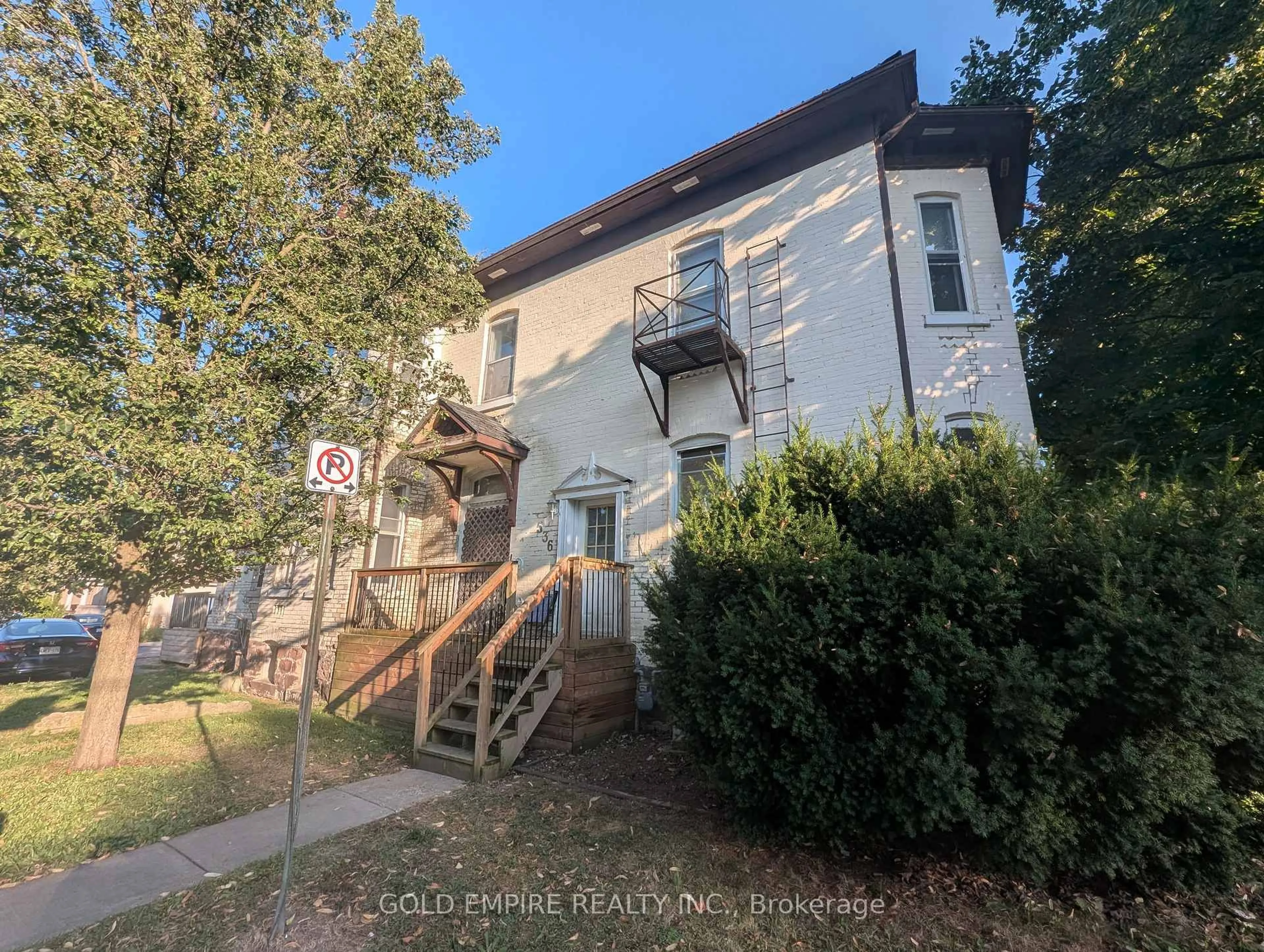 A pic from outside/outdoor area/front of a property/back of a property/a pic from drone, street for 536 Princess St, Woodstock Ontario N4S 4H1