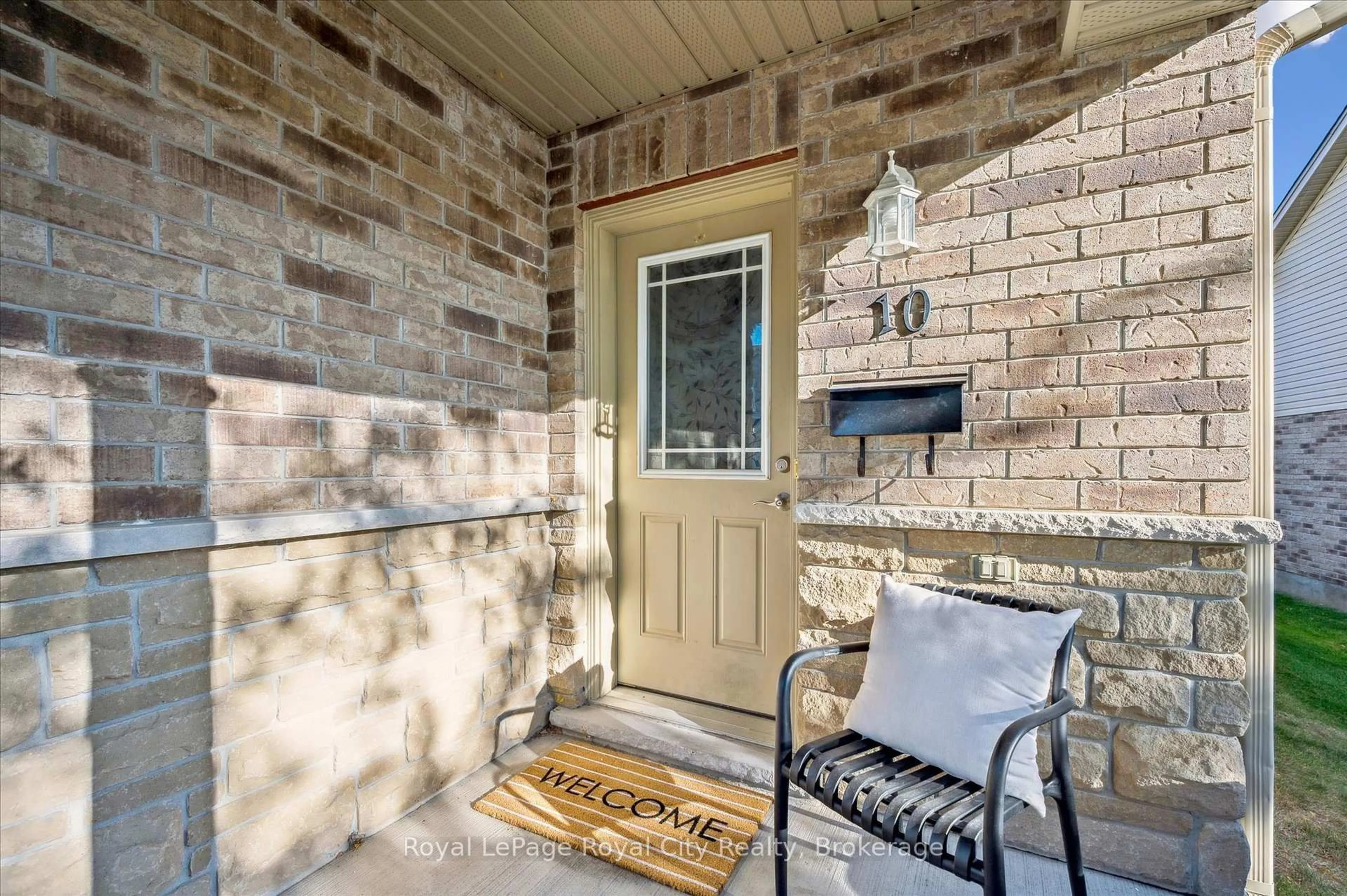 Indoor entryway for 10 Katemore Dr #33, Guelph Ontario N1L 0J2