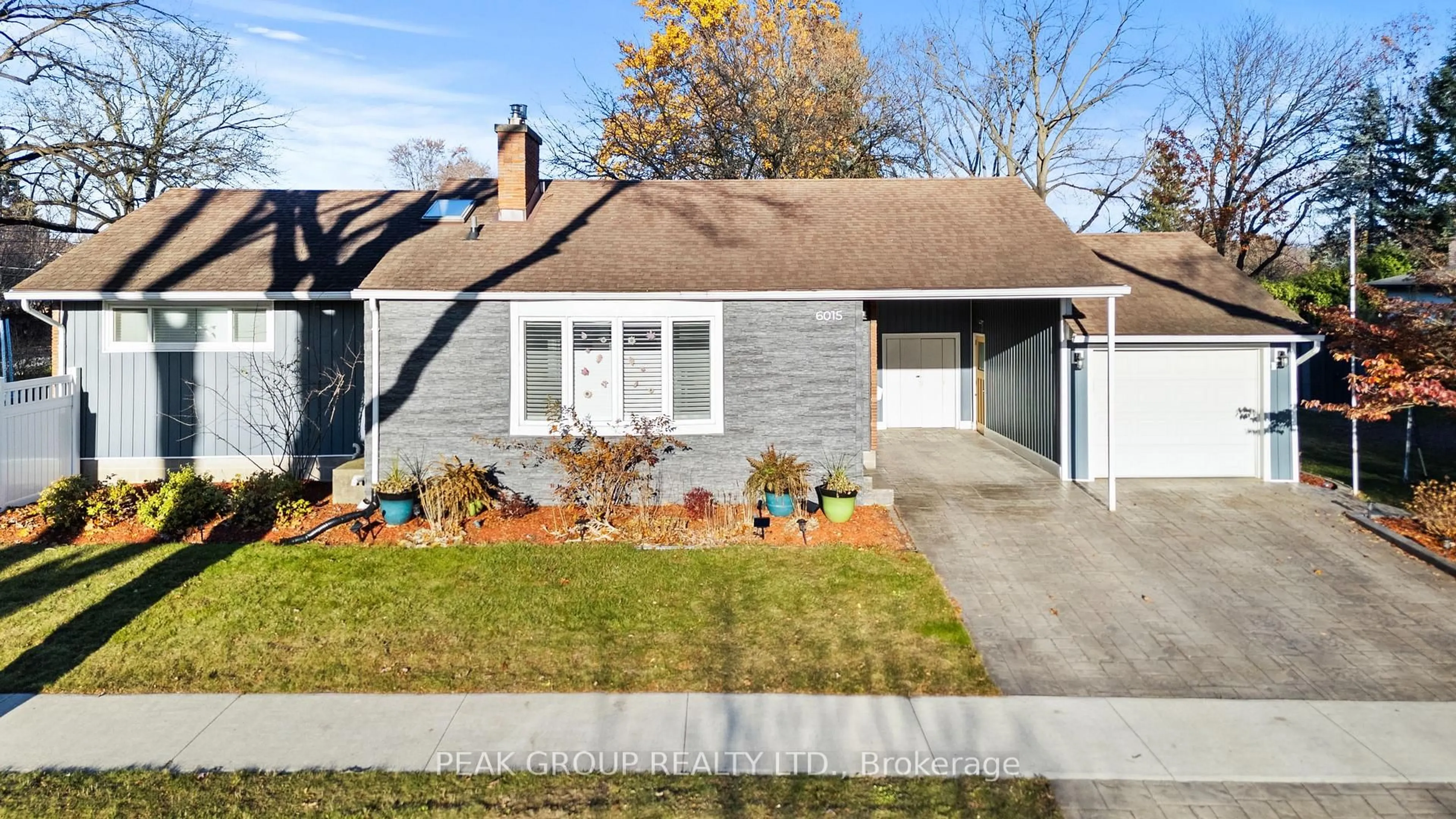 Home with vinyl exterior material, street for 6015 Theresa St, Niagara Falls Ontario L2J 2A4