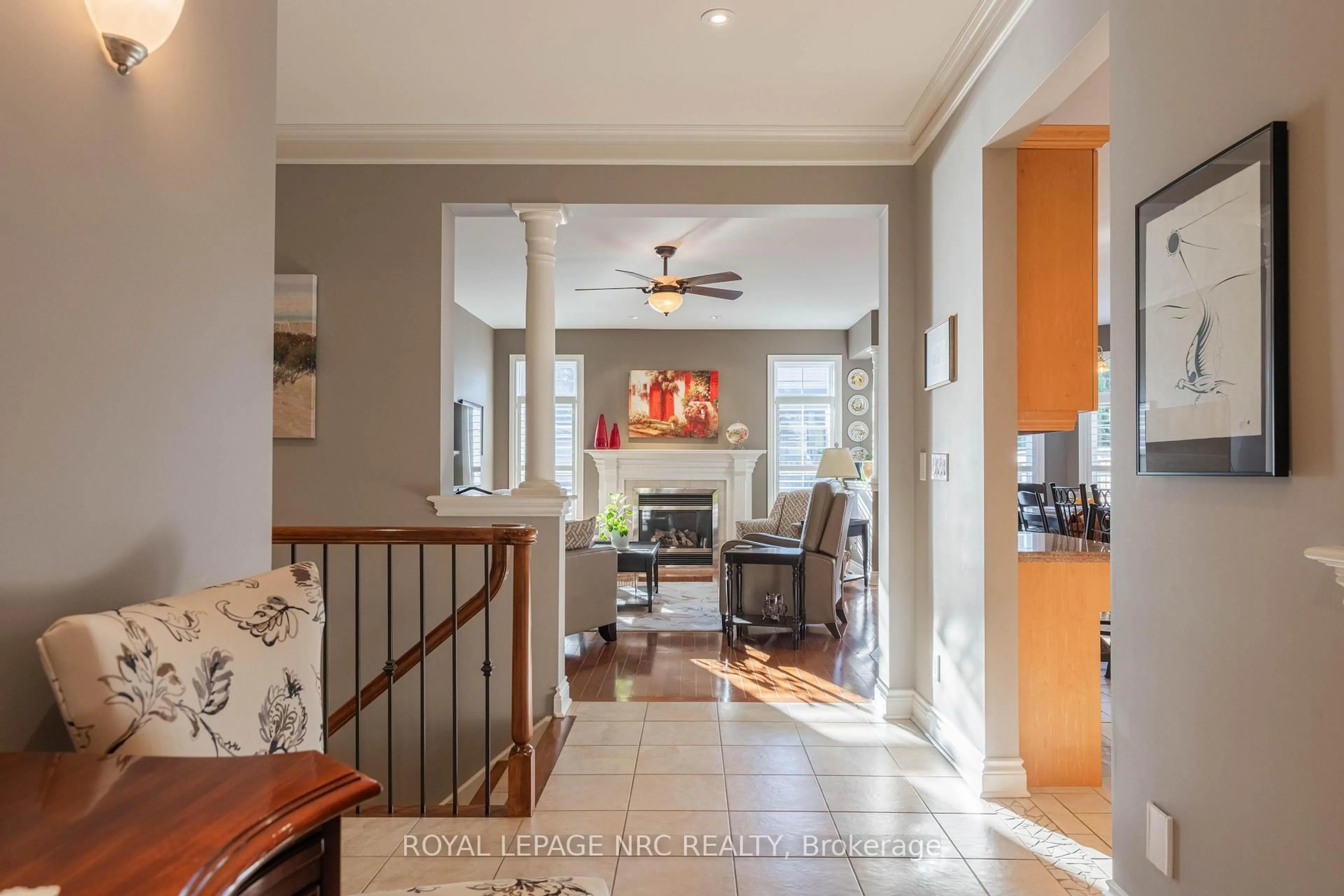 Indoor entryway for 47 Countryside Dr, St. Catharines Ontario L2W 1C4