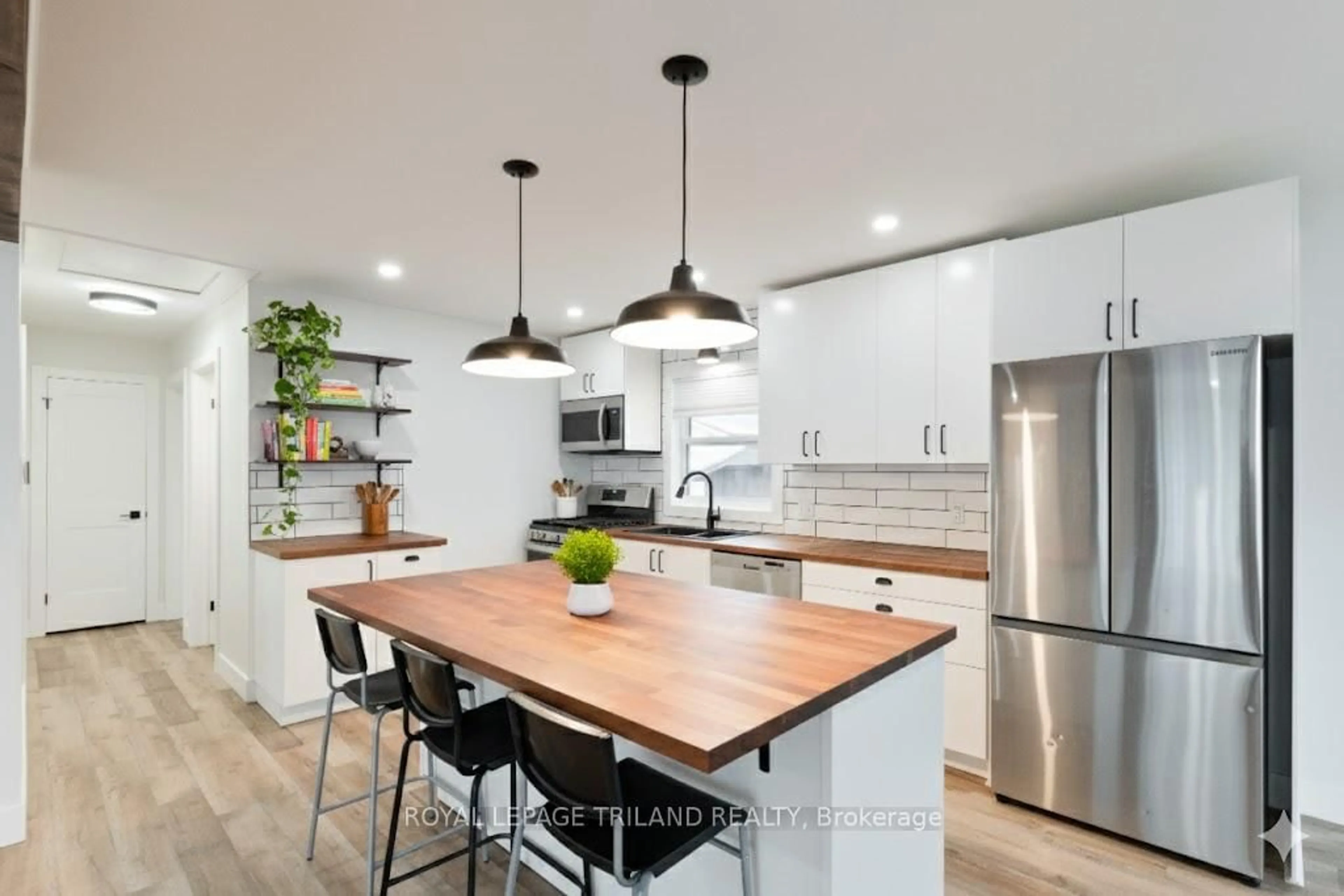 Contemporary kitchen, wood/laminate floor for 167 Barker St, London East Ontario N5Y 1Y2