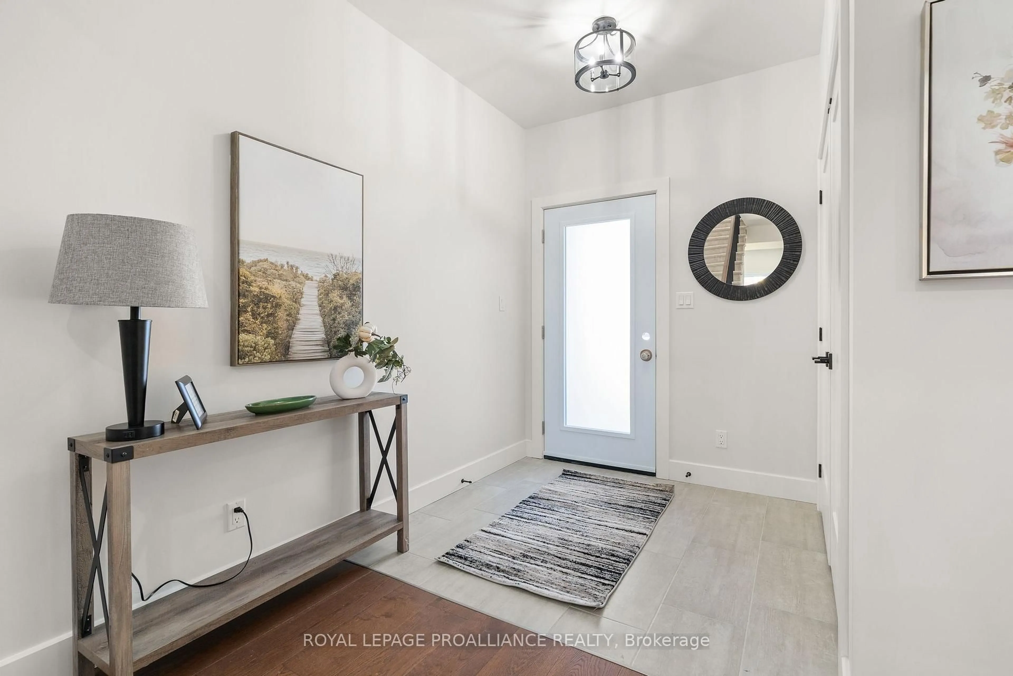 Indoor entryway for 44 Fraser Dr, Quinte West Ontario K0K 1E0