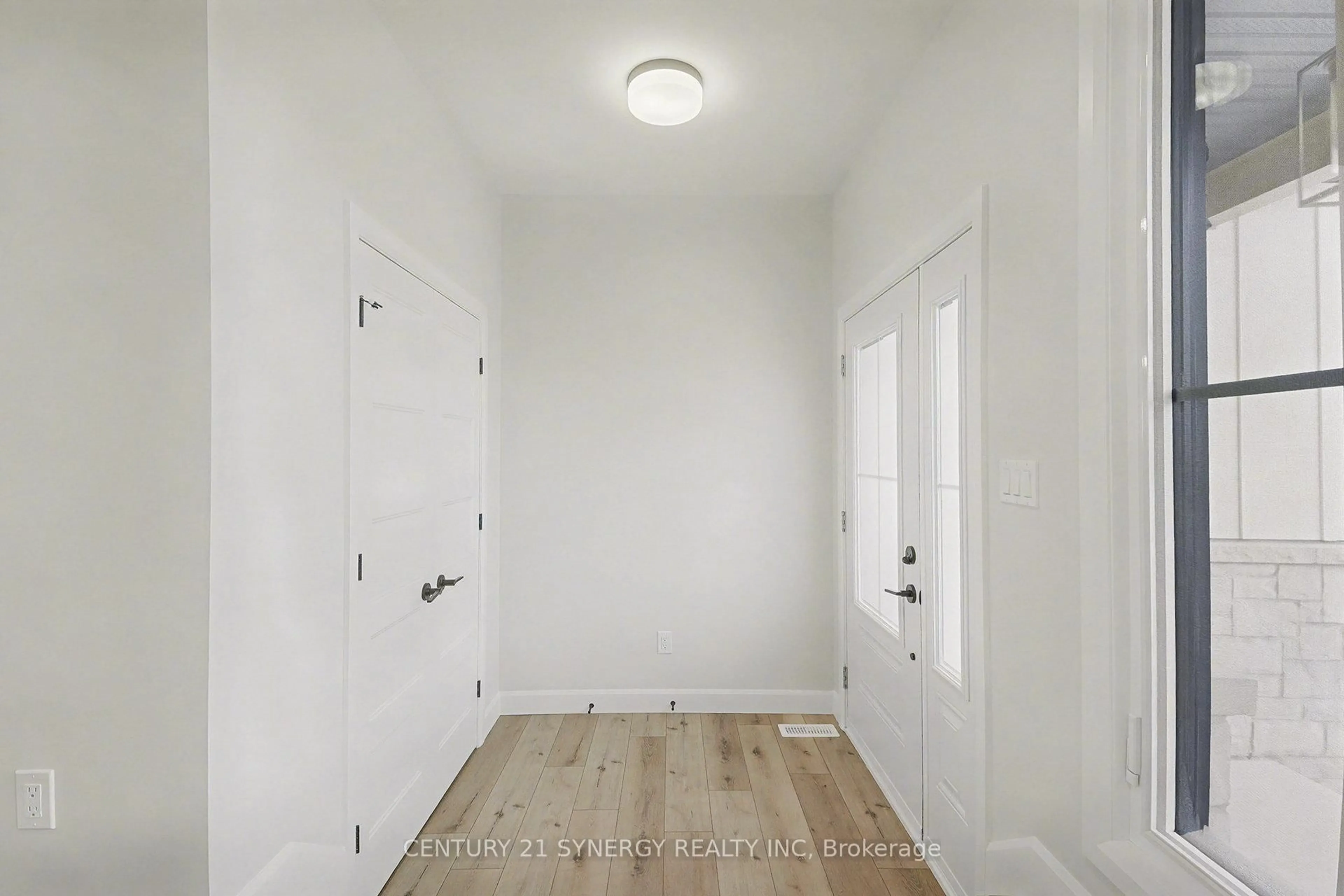 Indoor entryway for 76 HELEN St, North Stormont Ontario K0A 1R0