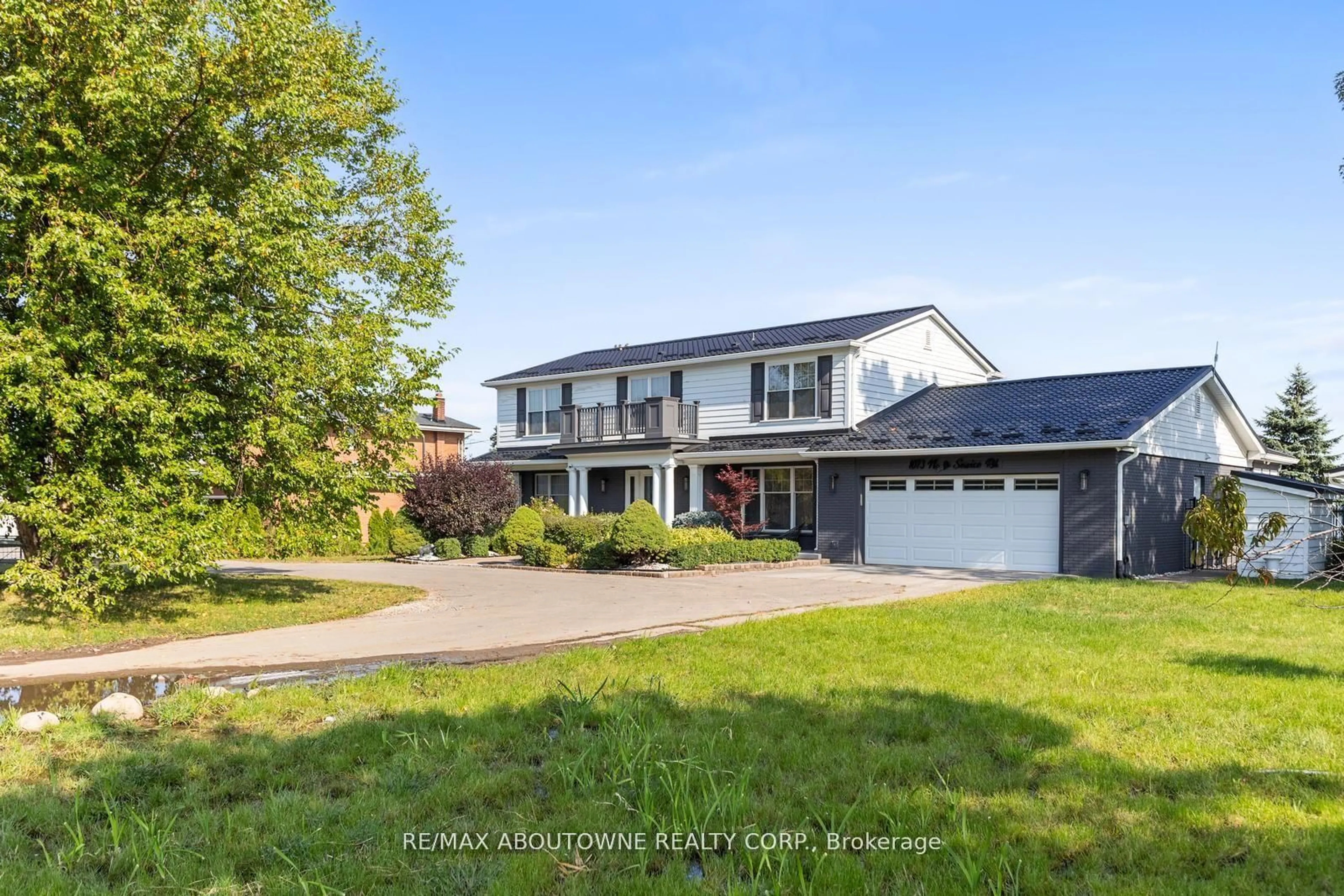 A pic from outside/outdoor area/front of a property/back of a property/a pic from drone, unknown for 1073 North Service Rd, Hamilton Ontario L8E 5E1